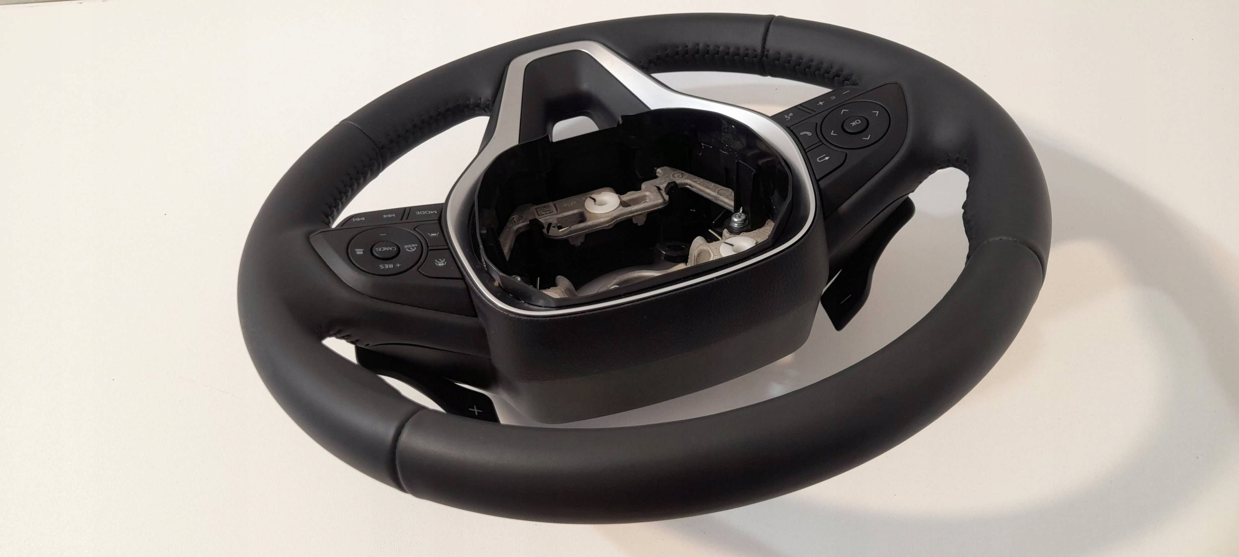 Toyota Corolla E210 E21 steering wheel, skorzana with shifting 6411018 (L149)