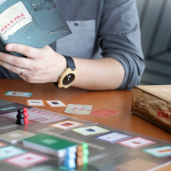 GRA PLANSZOWA TOWARZYSKA KOLEJKA SKLEPY CZASY PRL Nazwa Kolejka