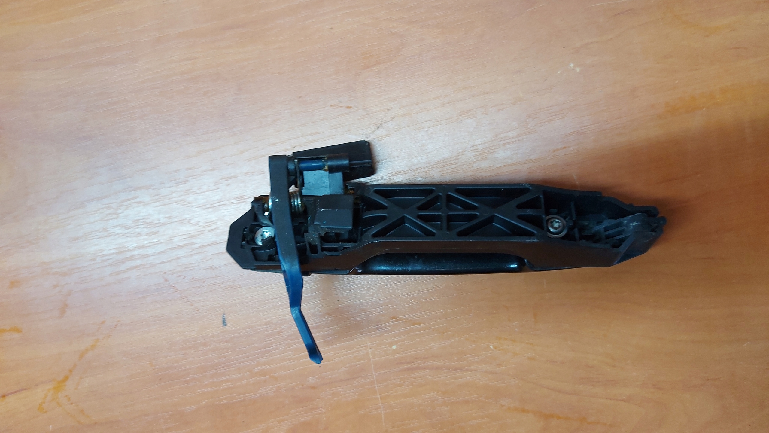 handle door left rear part TOYOTA COROLLA VERSO II 04- 209