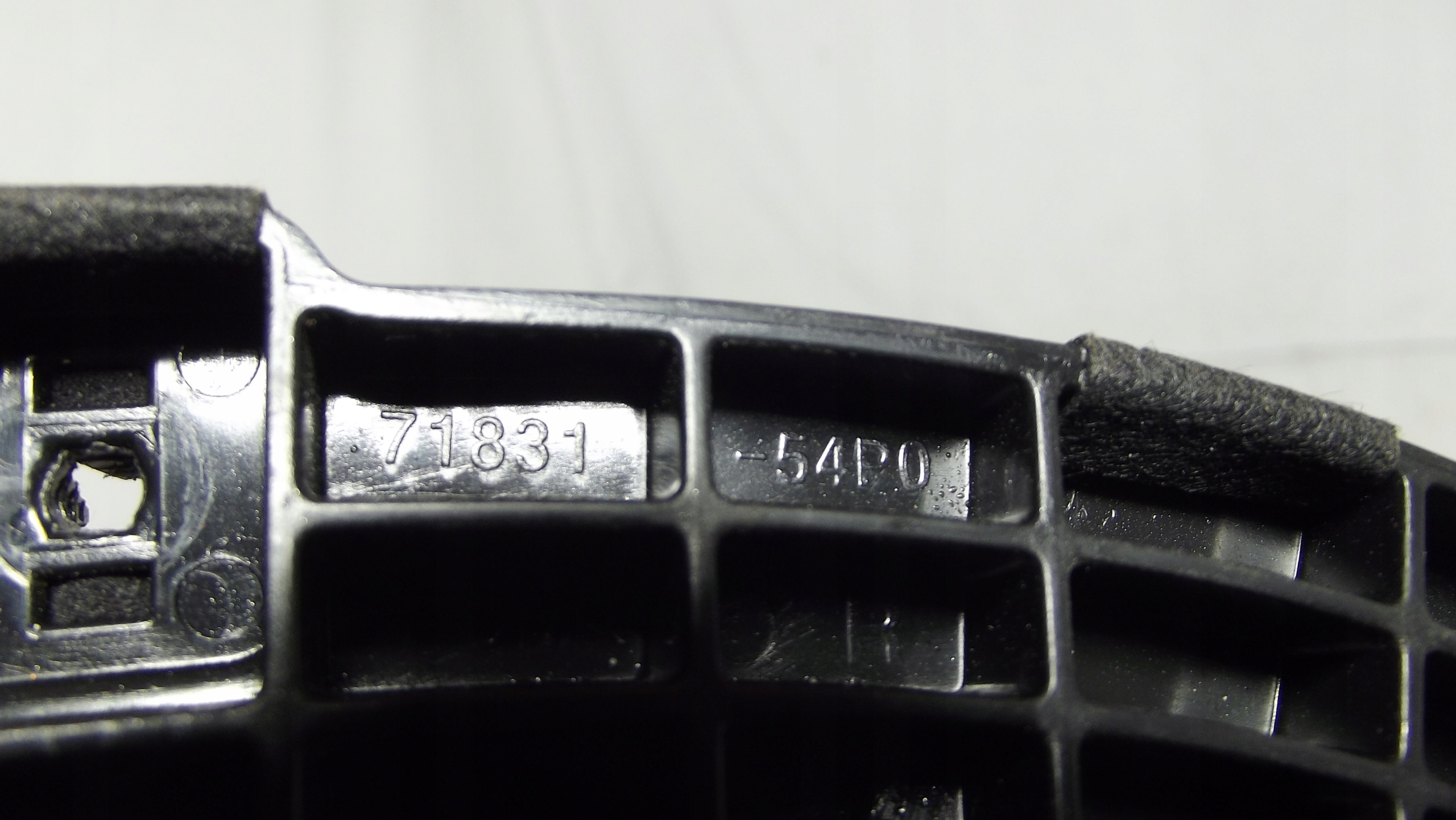 Suzuki Vitara III Support Support plaque Pare choc Droite Arrière 71831-54P0