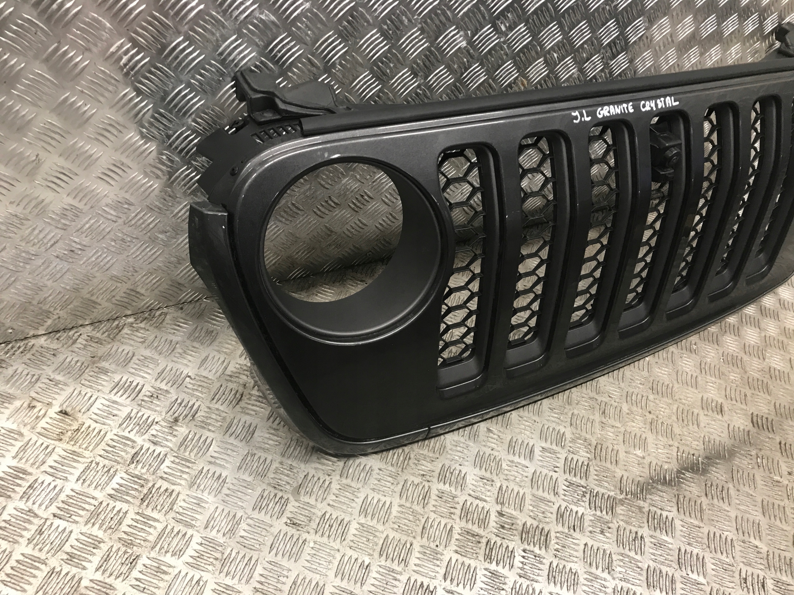 JEEP WRANGLER JL GRILL ATRAPA CHŁODNICY KAMERA KPL GRANITE CRYSTAL 18-23 Producent części Jeep OE