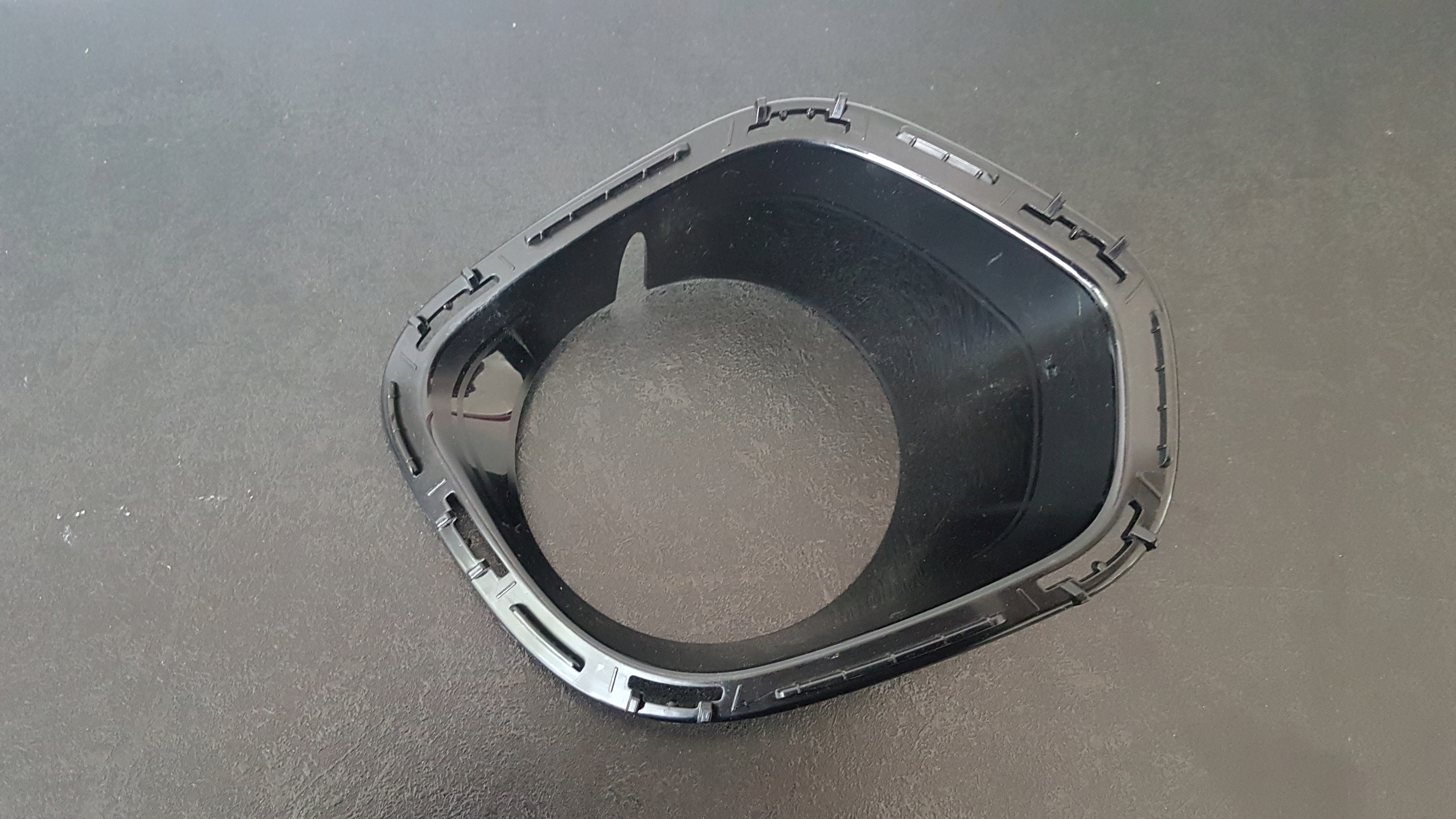 7365146 - MINI COOPER F56 решітка галогенна кришка права JCW