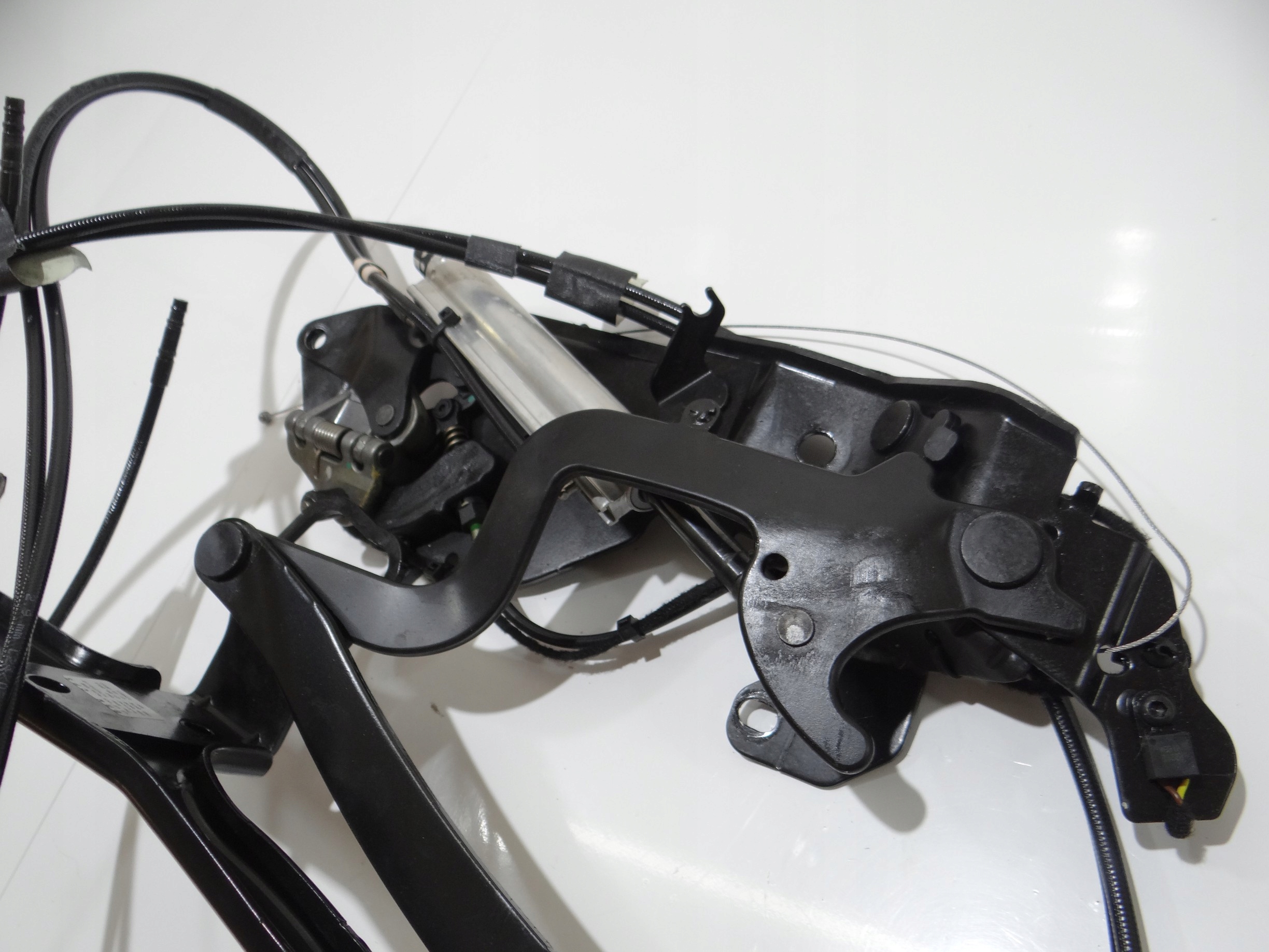 hinge damper roofs left BMW E88 7174773