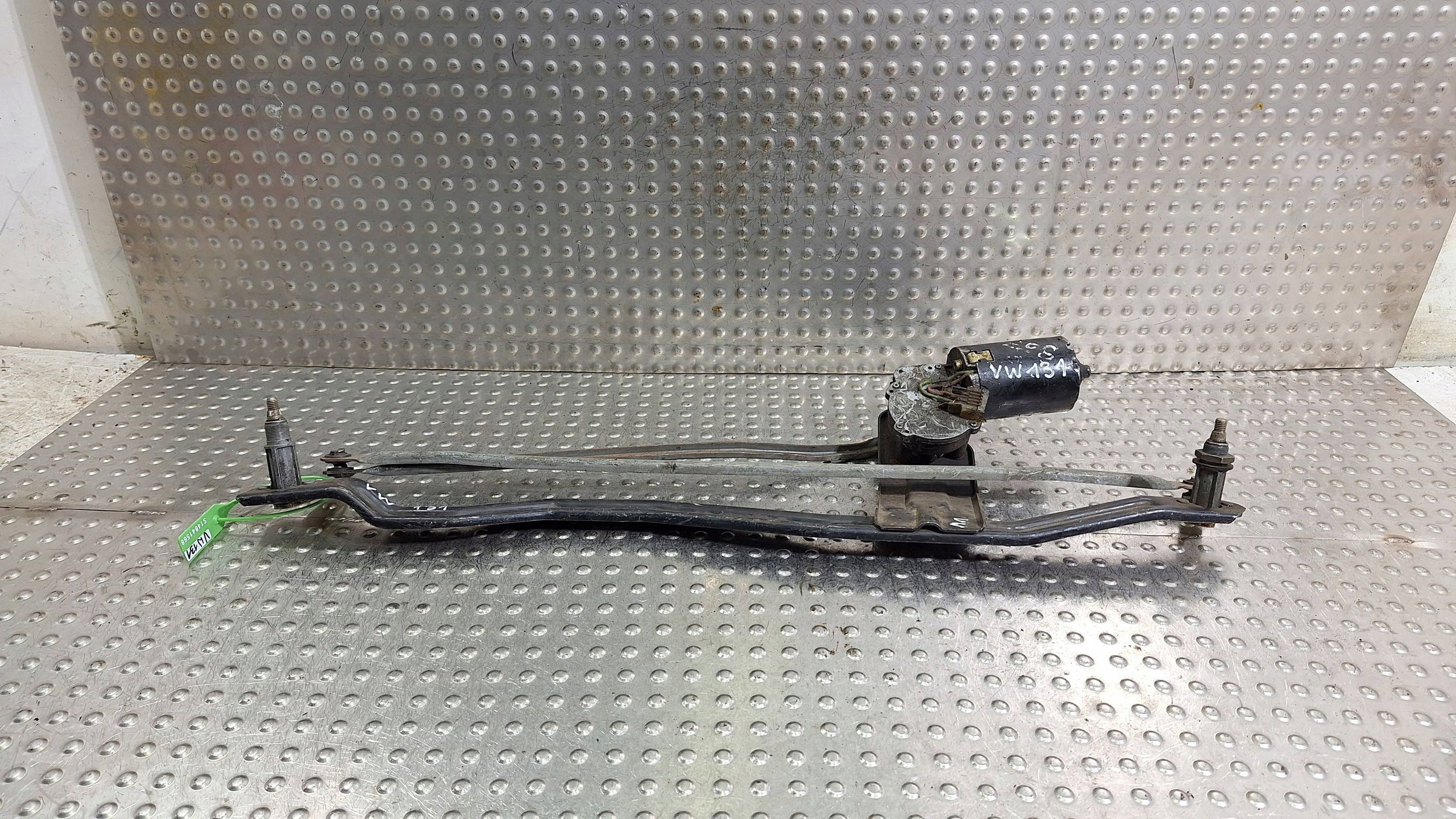 Gestänge Motor Wischer vorne 358955113A VW PASSAT B4