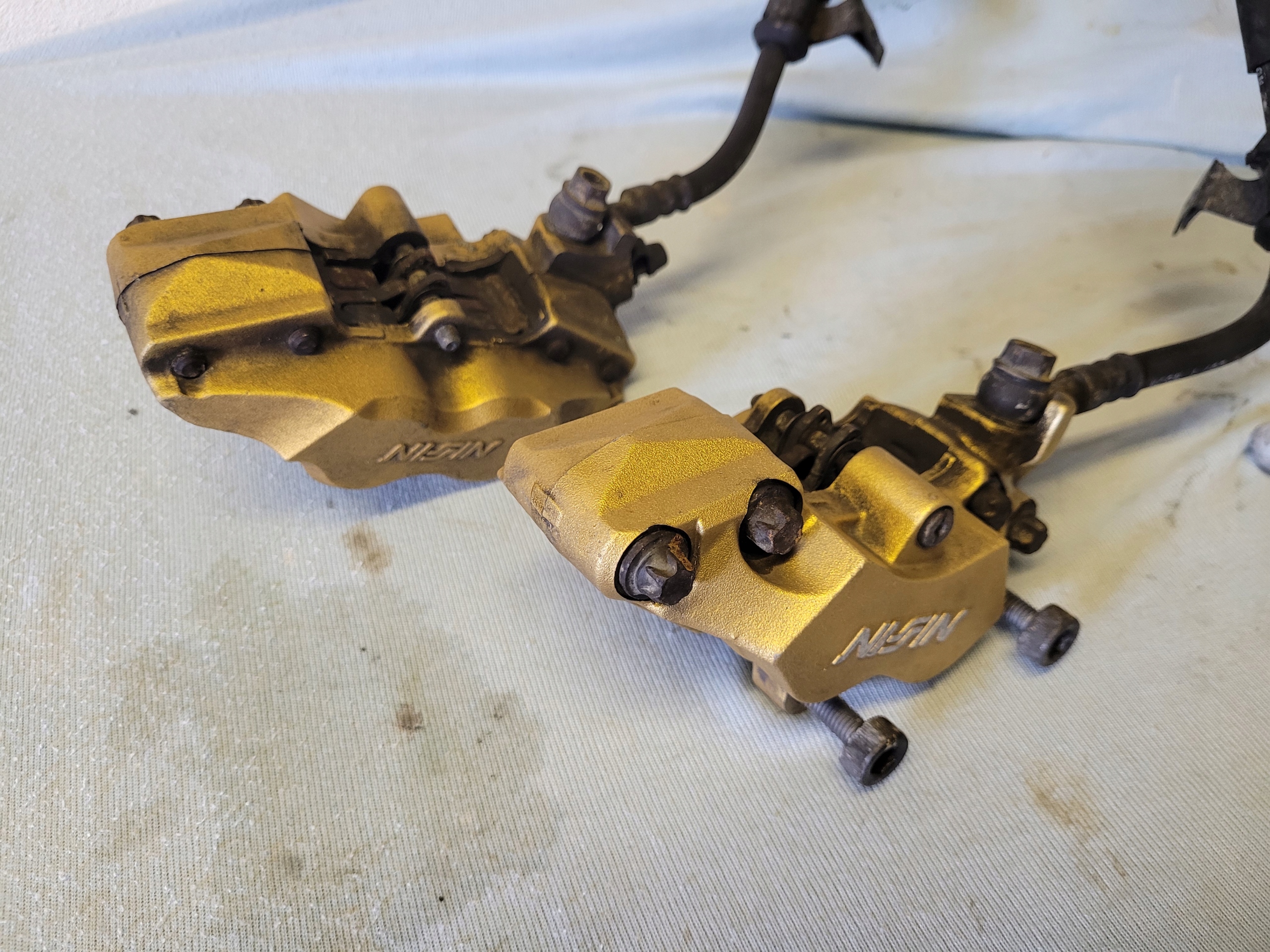 HONDA VTR 1000 FIRESTORM komplet zacisków przód Producent Honda OE