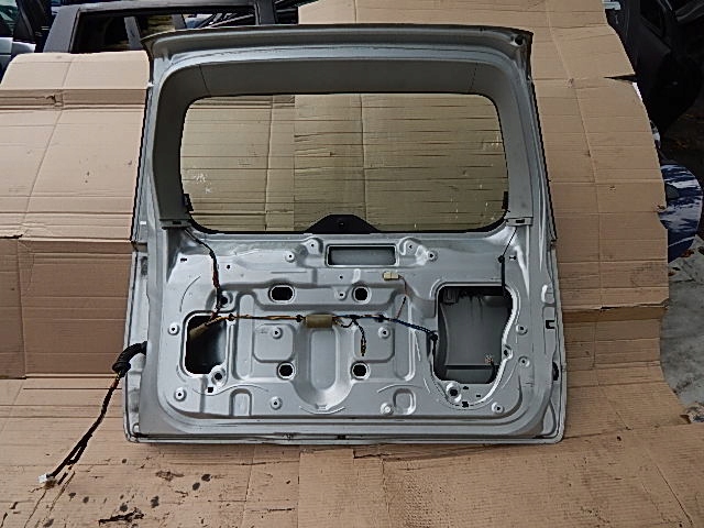 KLAPA TYLNA SZYBA SUZUKI GRAND VITARA II 05-13 Z2S Kolor srebrny