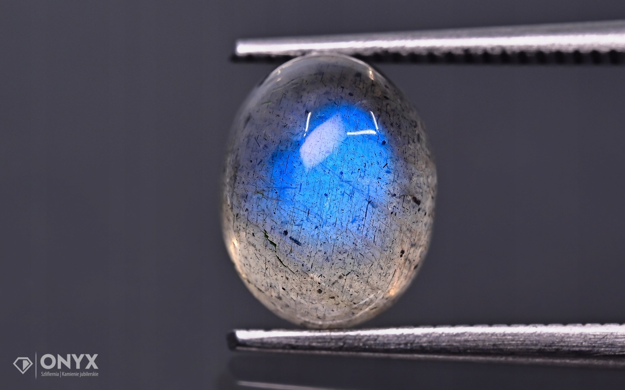 Labradorit kabošon A ovál 9x7 mm