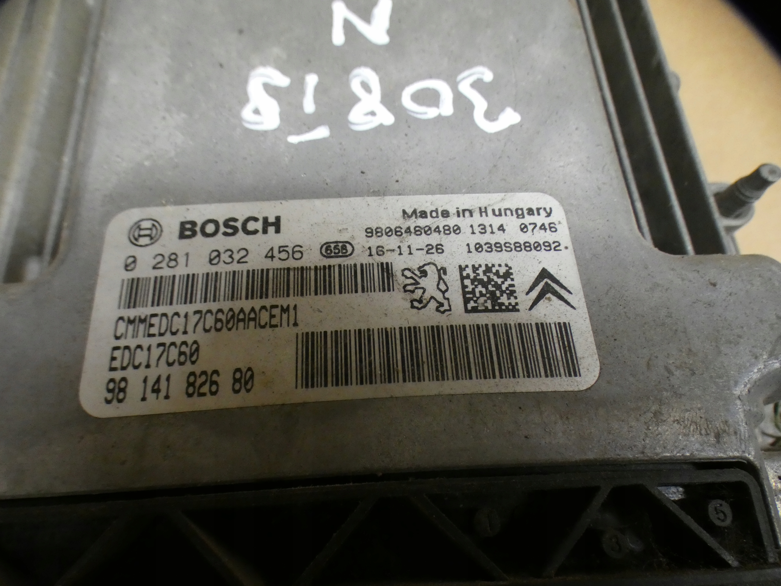 PEUGEOT 308 T9 control unit computer of the engine 981418268 02810324560