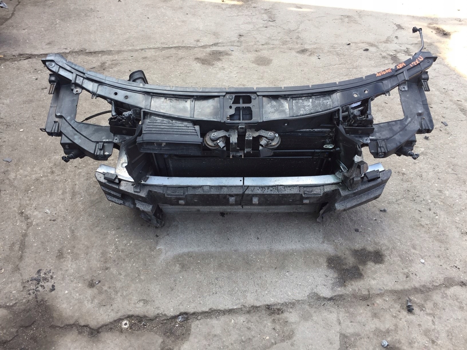 AUDI A8 D4 3.0 TDI PAS PRZEDNI WZMOCNIENIE AUTOMAT CHŁODNICE WENTYLATORY