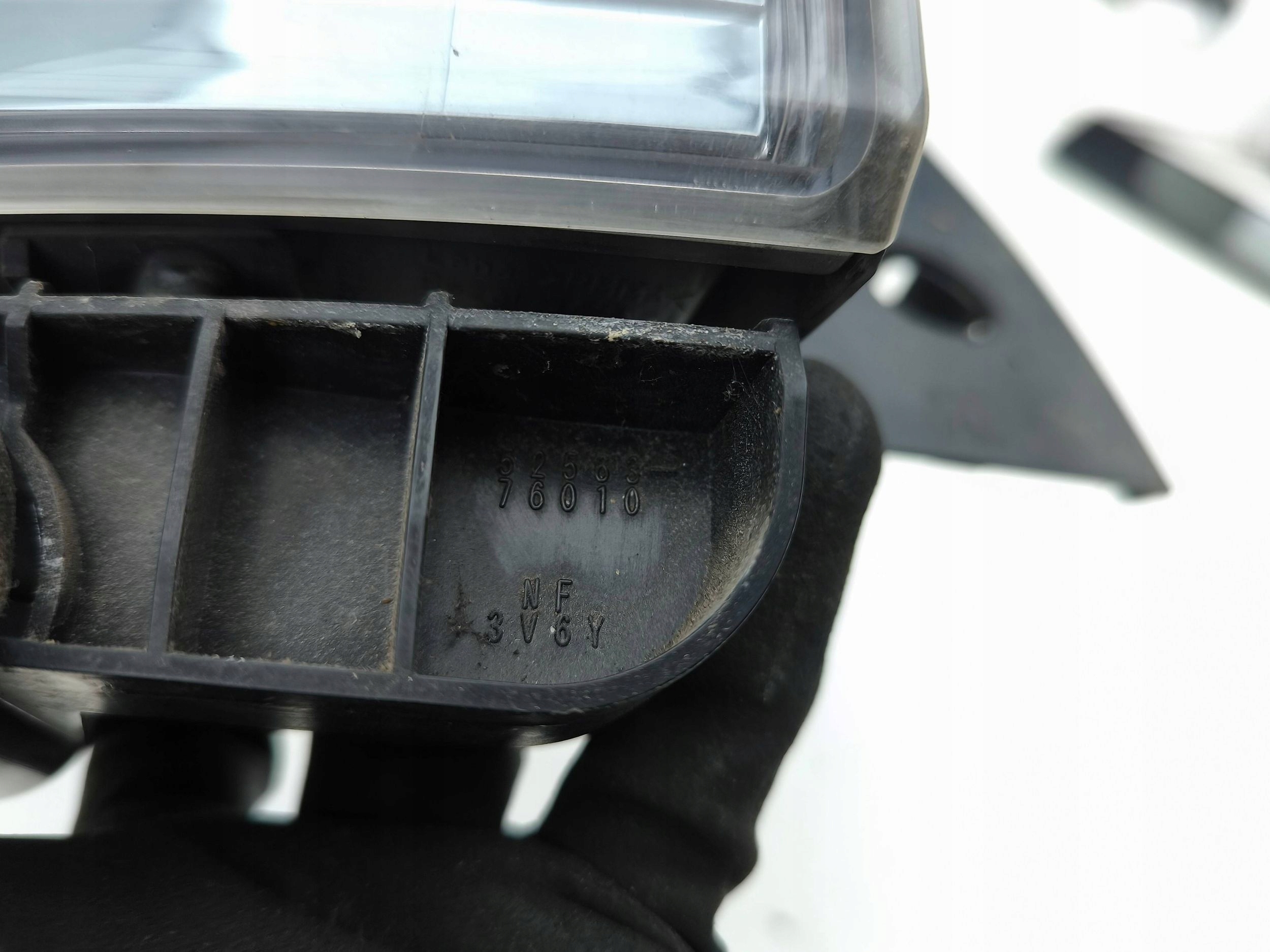 lexus CT 200H 2012 фонарь