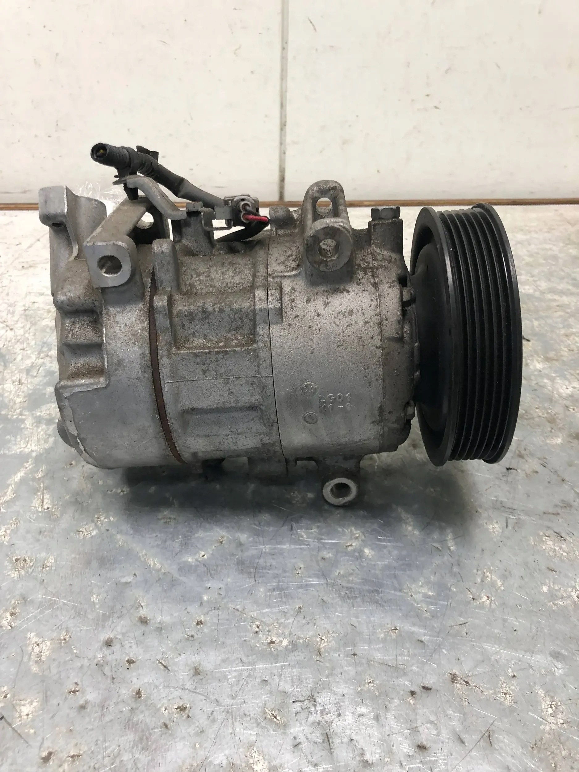 compressor compressor; of the air conditioning RENAULT SCENIC III 8200939386