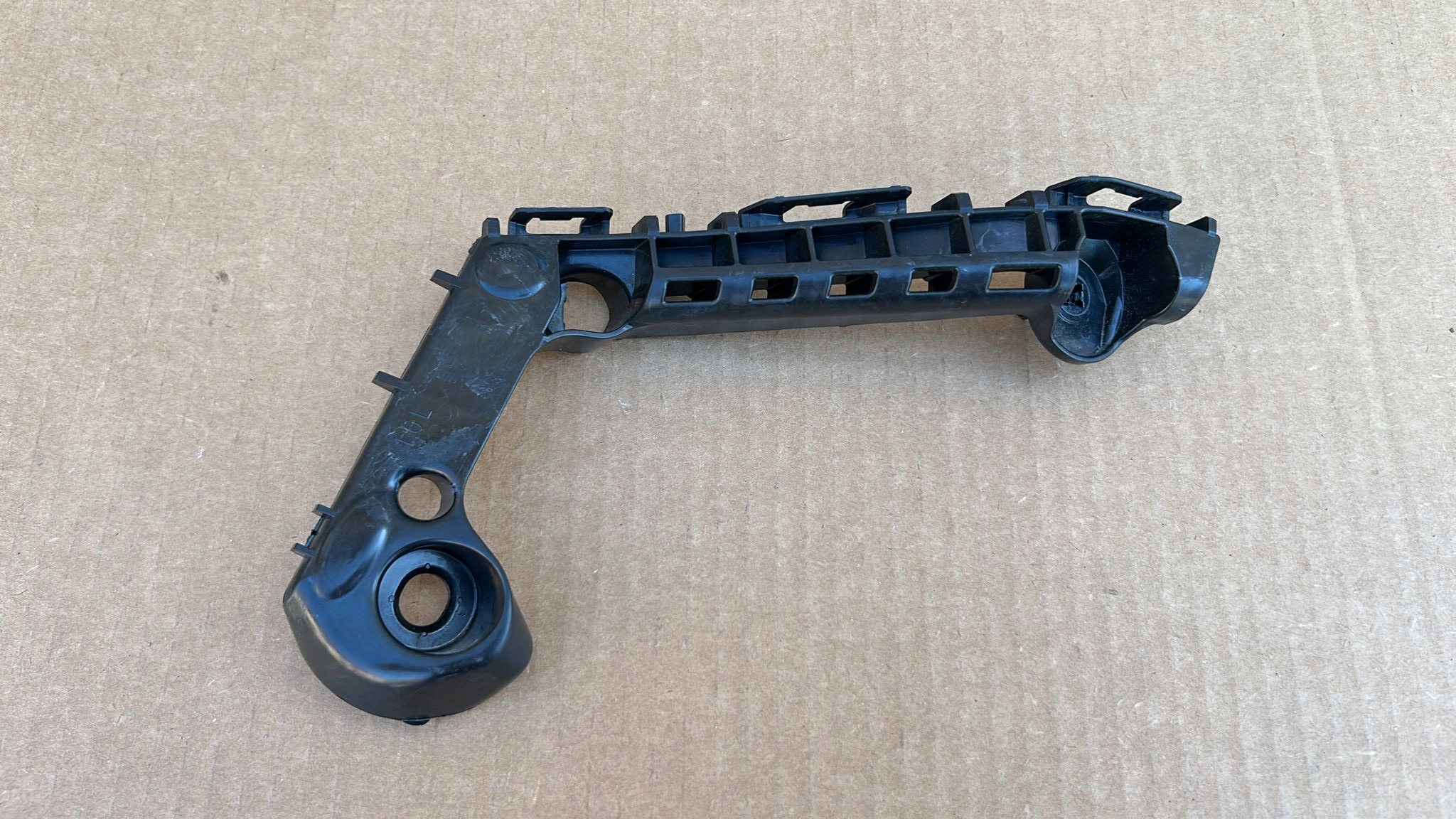 bumper bracket left front front TOYOTA COROLLA E21 19- KOMBI HB