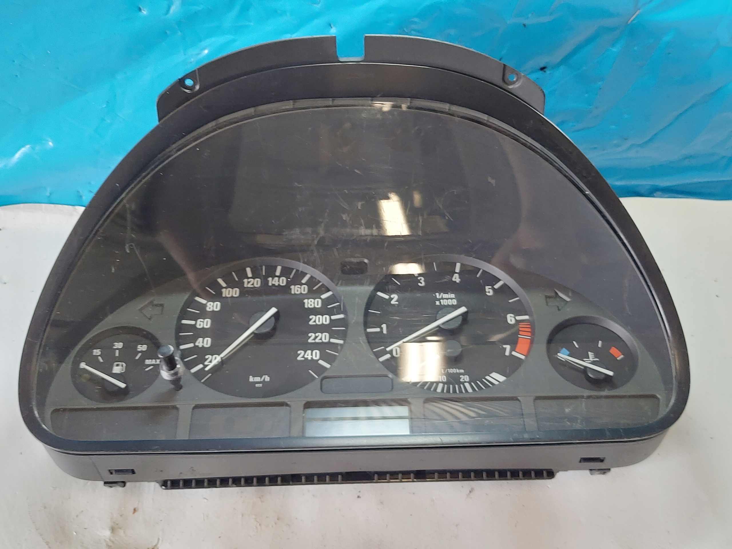 dials clock BMW 5 E39 520i 62118381195