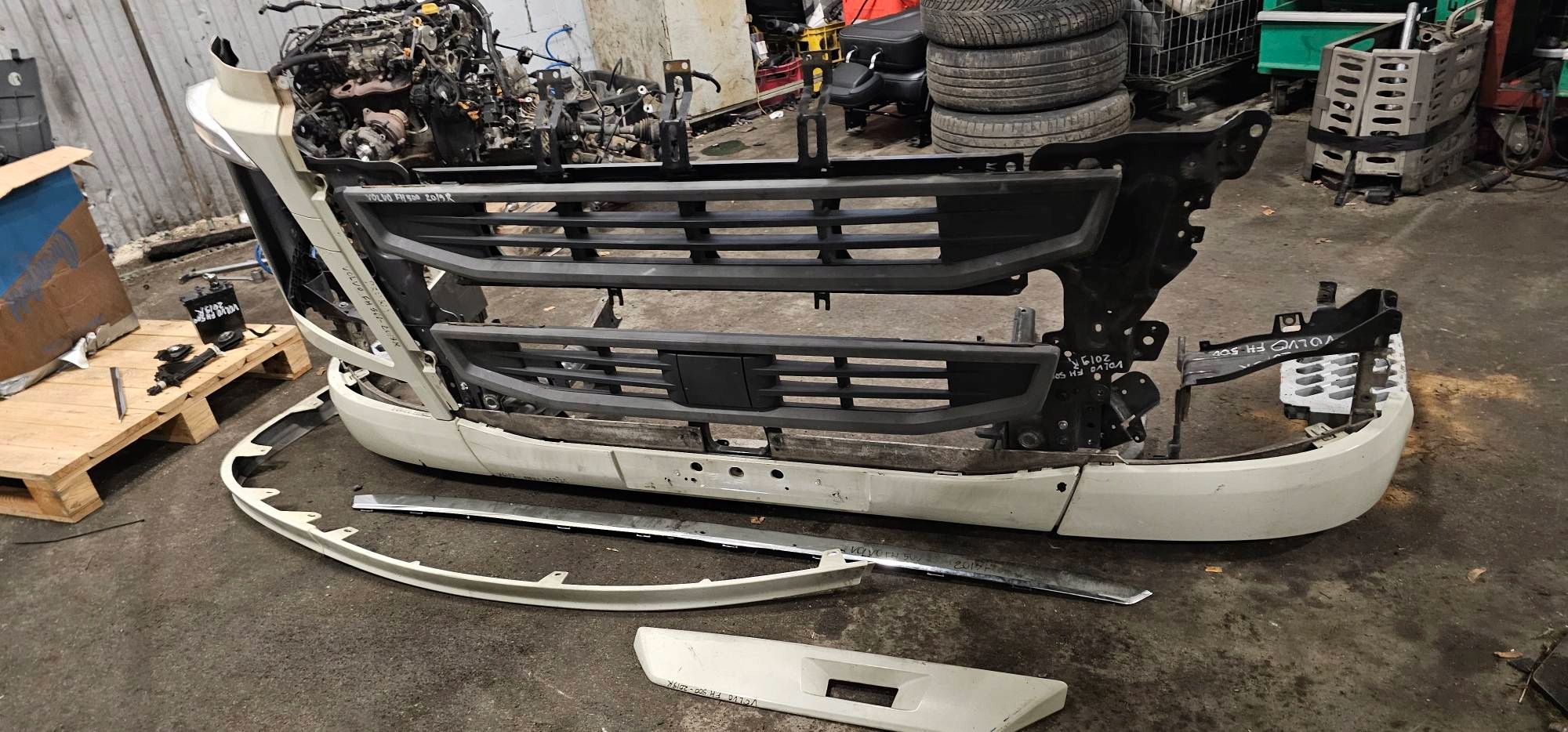 bumper front 2019 VOLVO FH II FH5 500