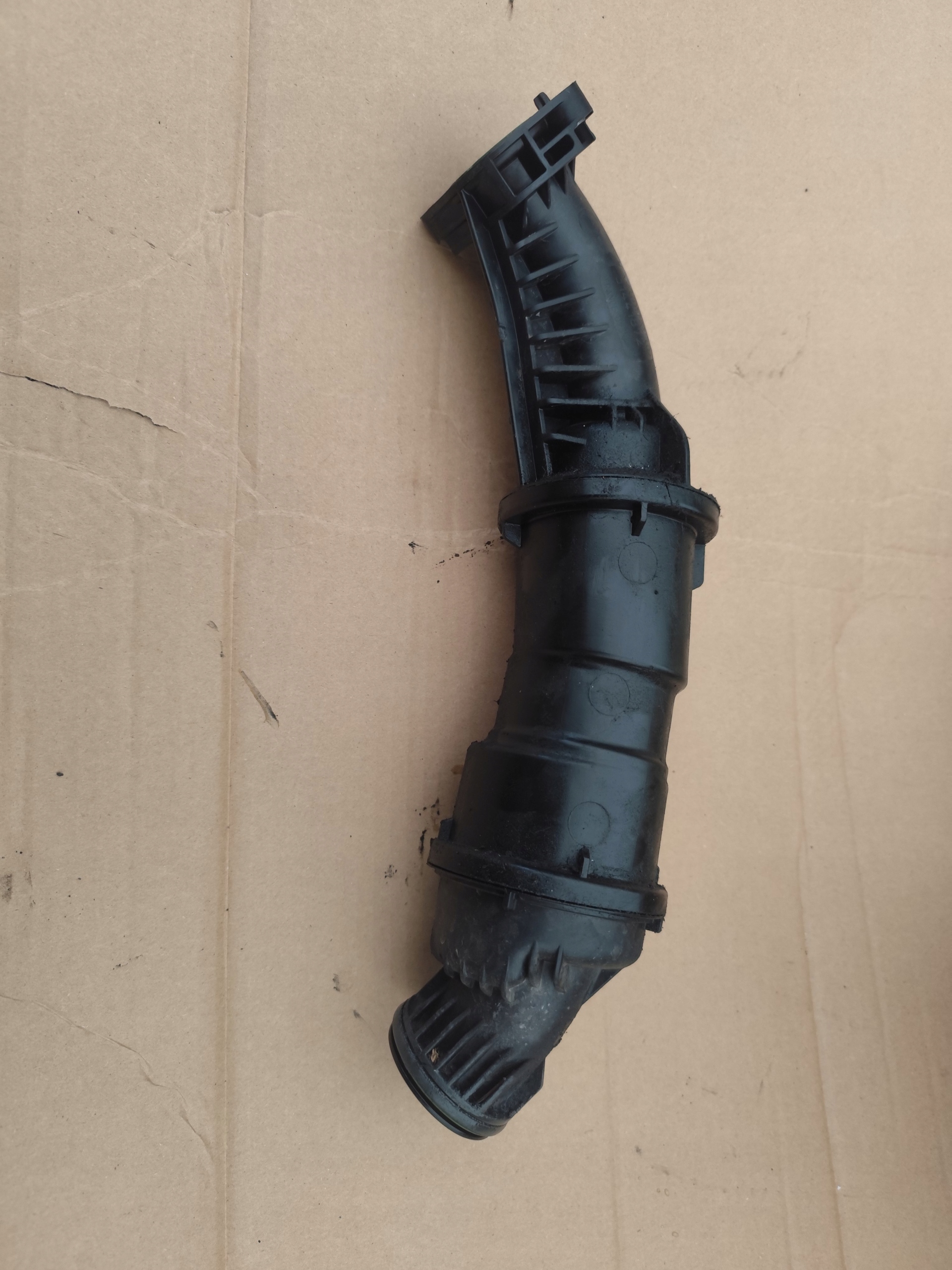 VOLVO XC60 II 2.0D pipe air hose