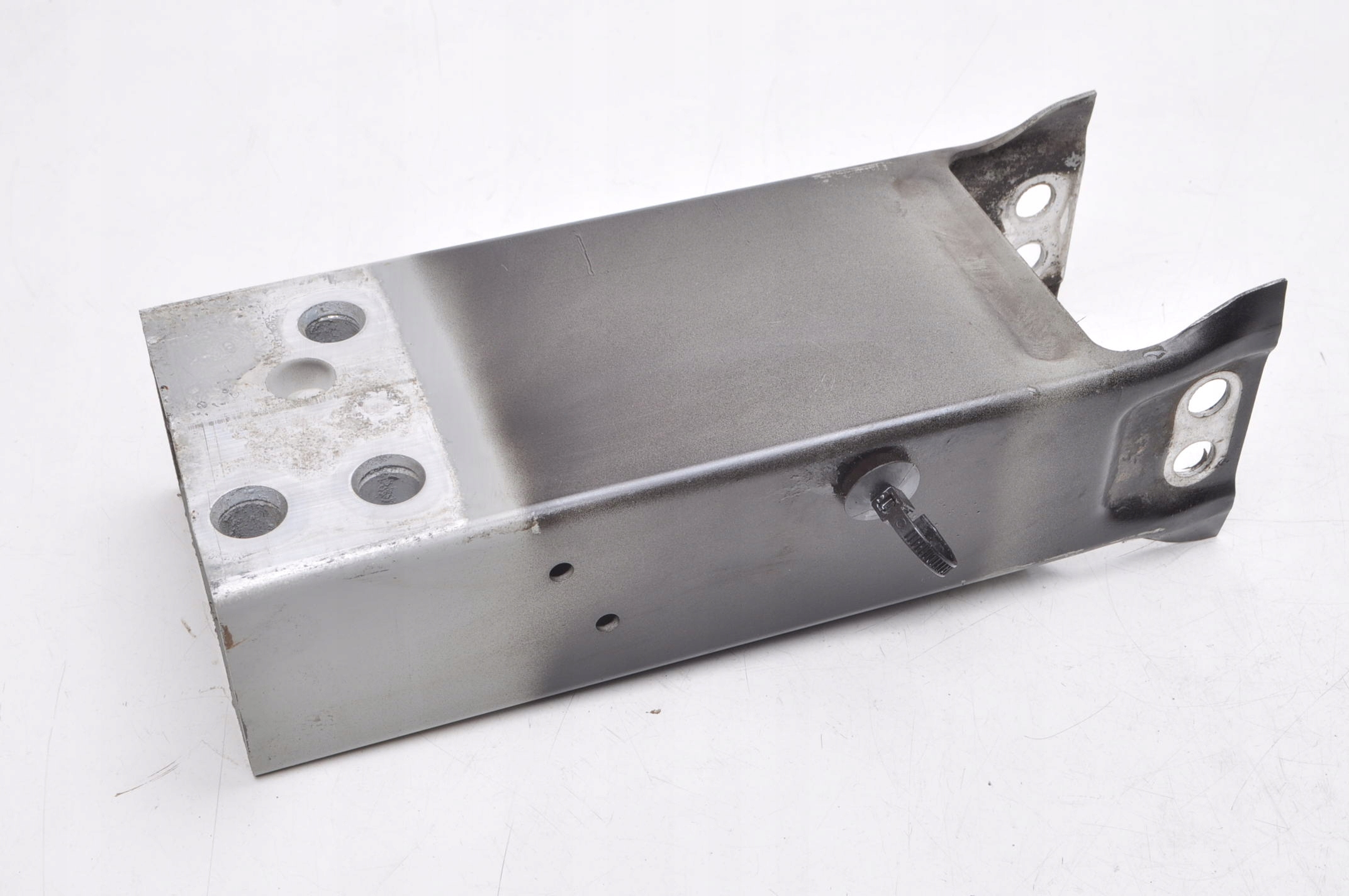 jaguar X761 кронштейн защита шасси