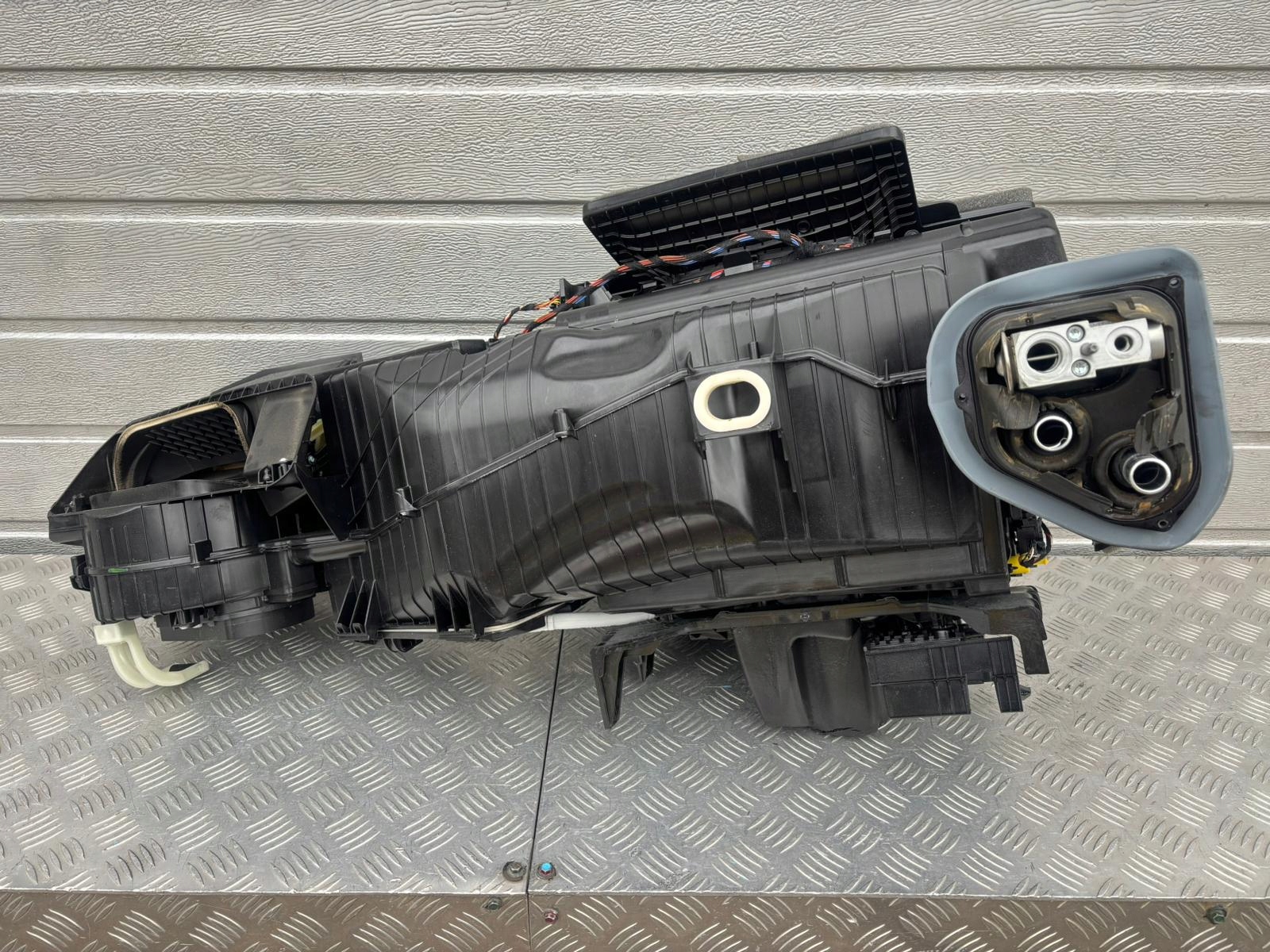 BMW X5 G05 радиатор отопителя европа 6805827