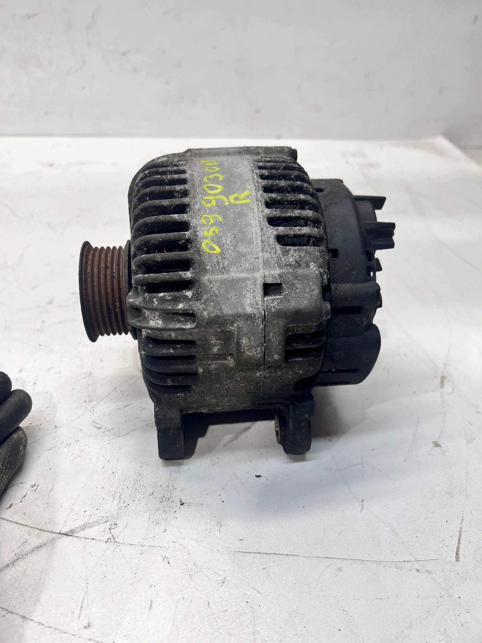 alternator AUDI A4 B7 A6 C7 Q7 4L 059903015R 180A