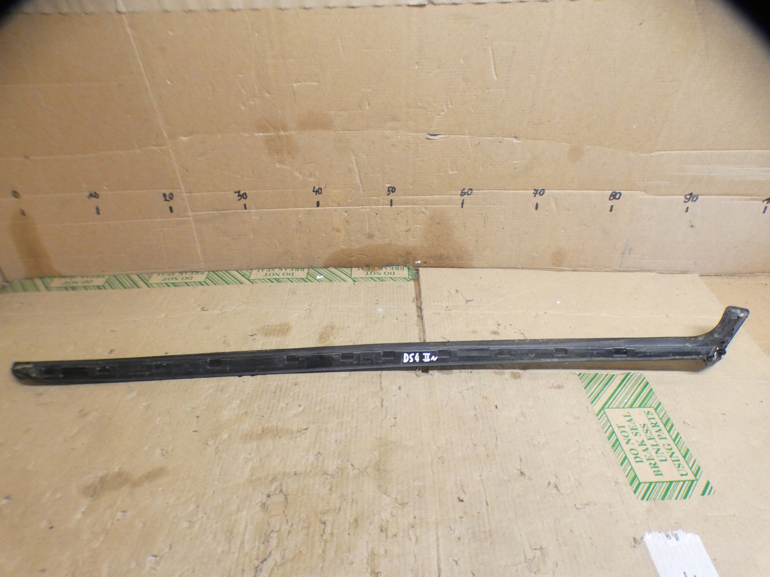moulding left windows czolowej Citroen DS4 II 98309276XT
