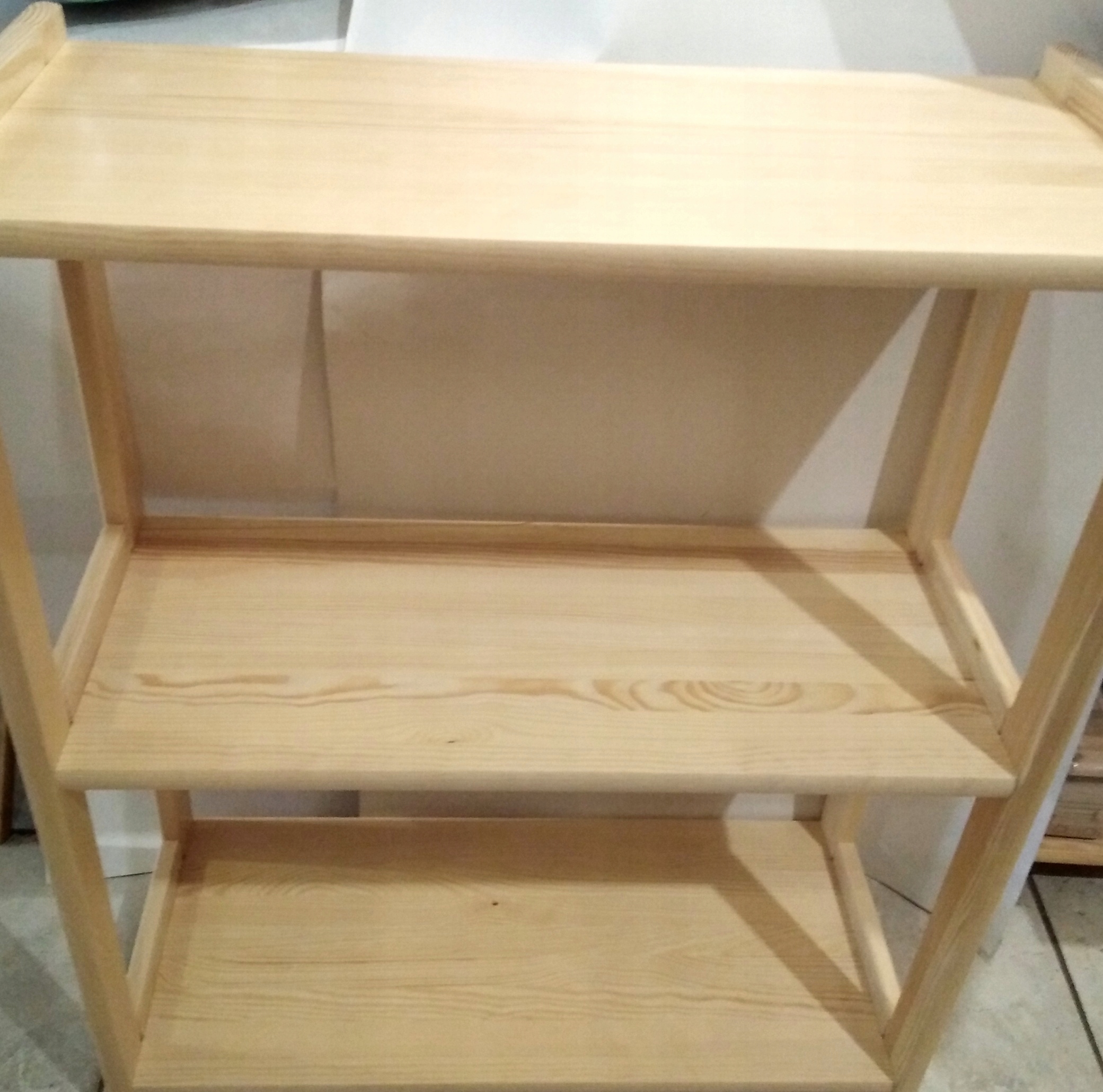 Regał Półka stojąca ażurowa z drewna sosnowego Marka inna