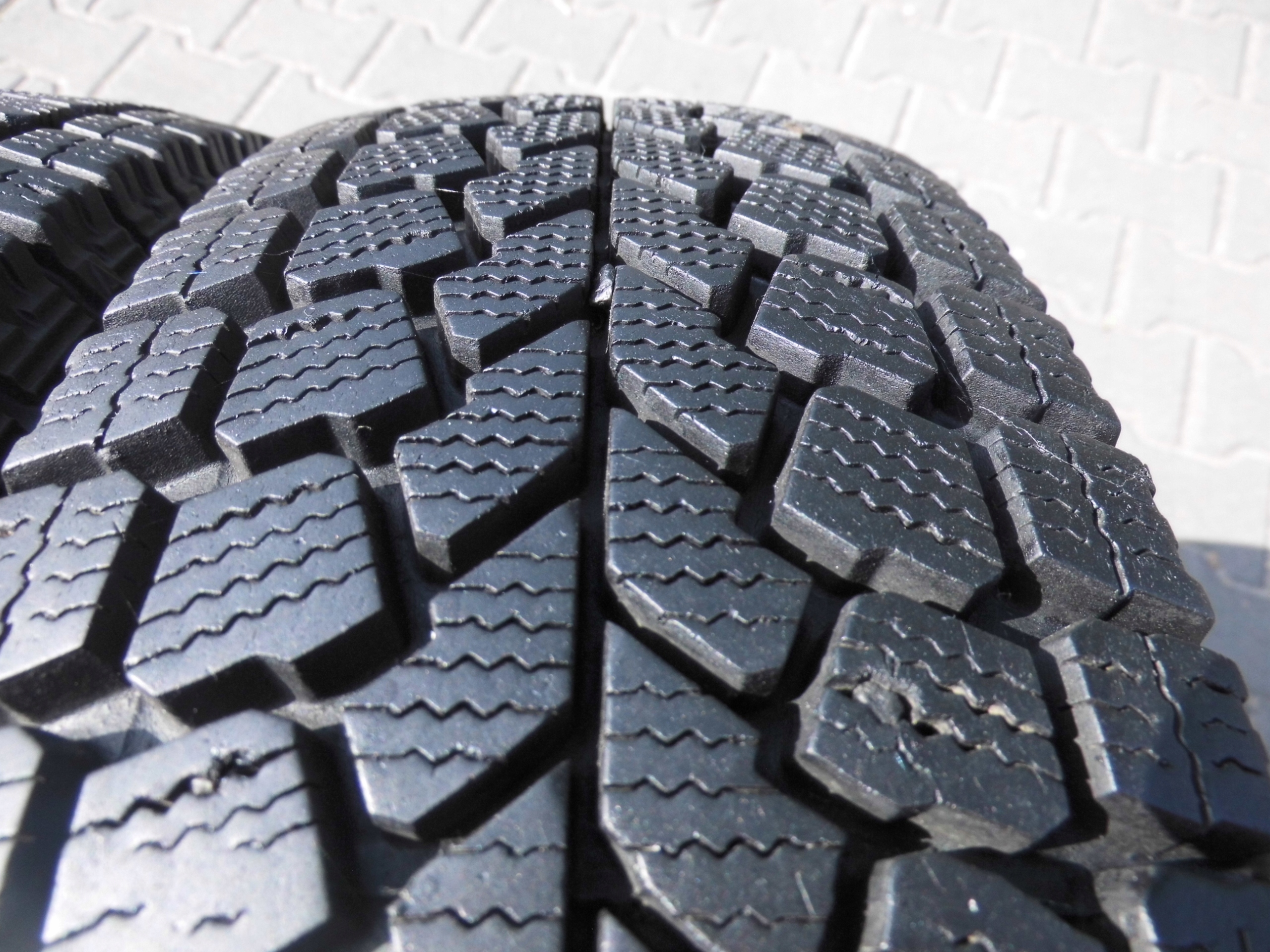 OPONY FALKEN LANDAIR/SL 175/80 16'' 91Q ZIMA Sezon zimowe