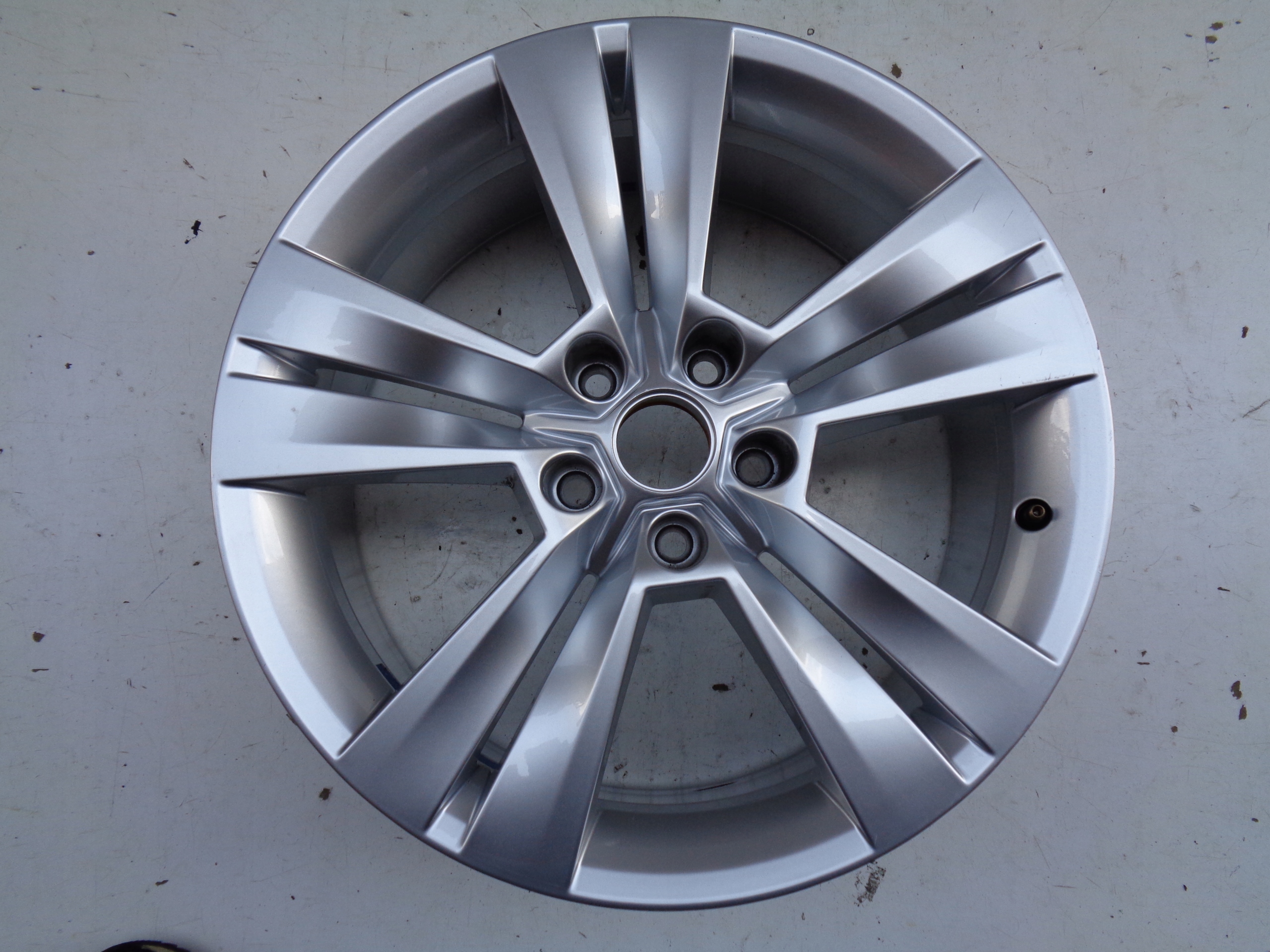 disk hliníkový SKODA 7JX18 ET45 5X112
