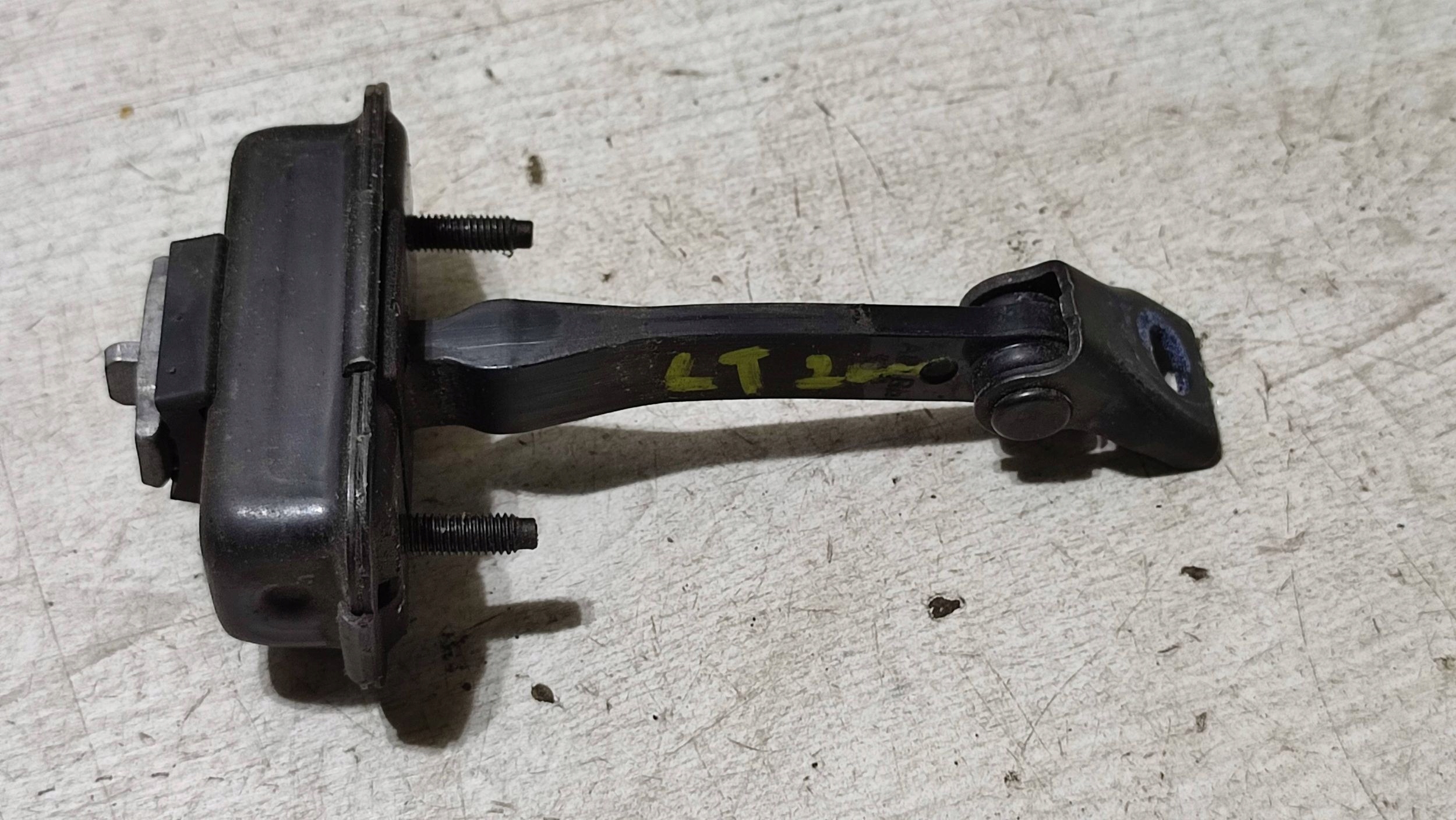 Peugeot 2008 and 2018 rear part side left limiter door