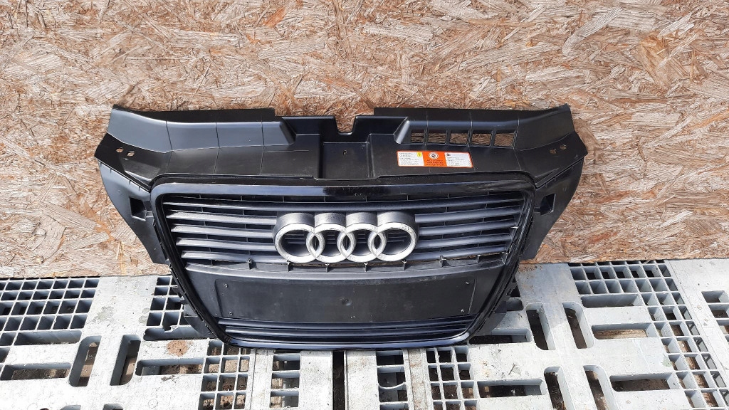 решетка радиатора Audi A3 8P 8P0853651H