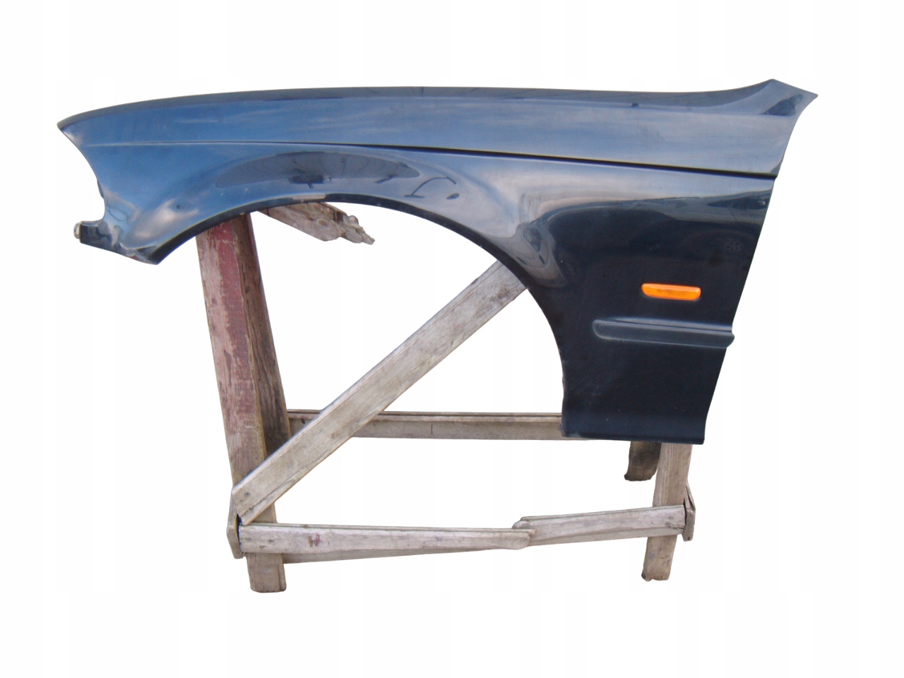 BMW E46 98- SEDAN BŁOTNIK LEWY PRZÓD 303/9