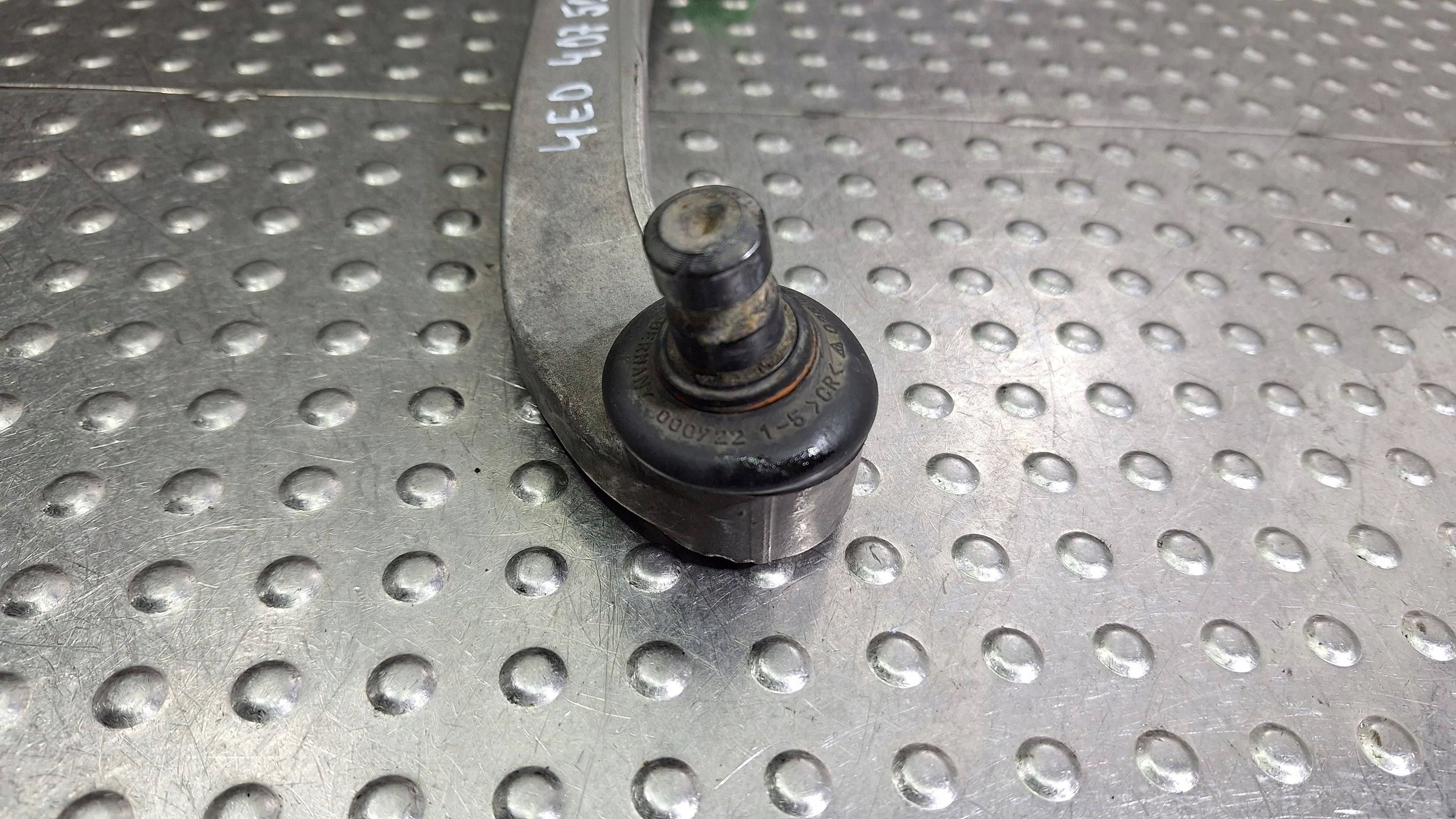 arm left front upper OE 4E0407505B AUDI A6 C6 A8 D3 PHAETON