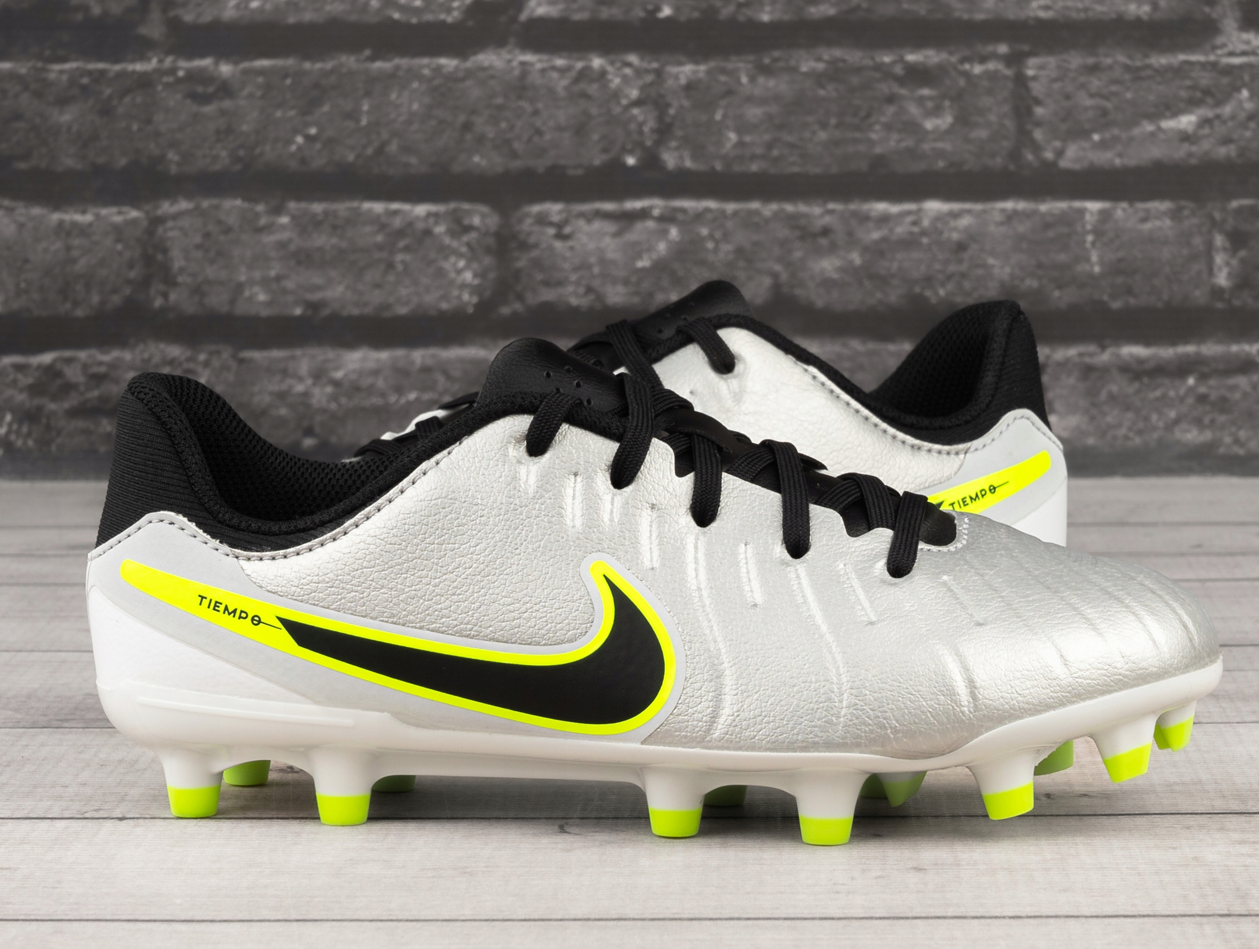 Nike korki piłkarskie Jr Legend 10 Academy Fg/mg rozmiar 38