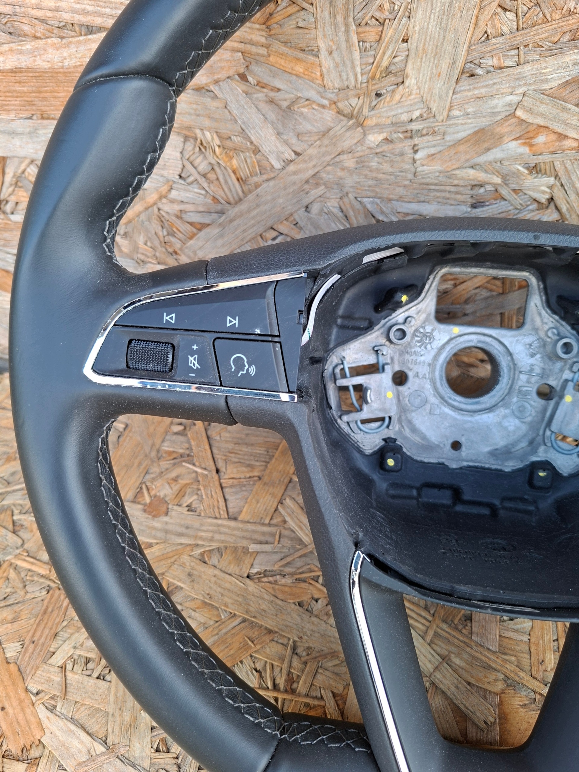volan MULTIFUNKCYJNA SEAT ATECA