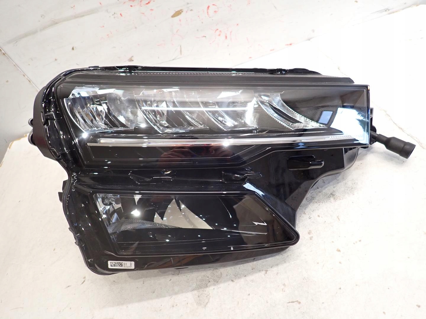 light front front right SKODA KAROQ LIFT 2021- FULL LED 57B941010