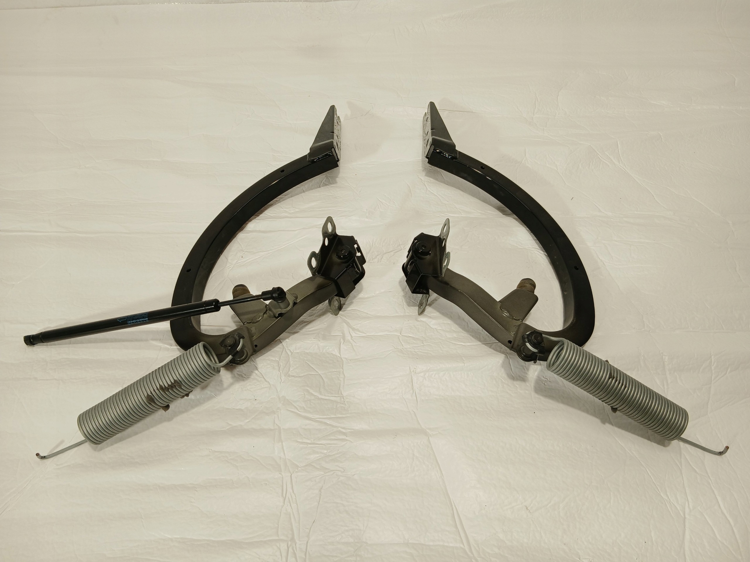 AUDI A4 B9 LIFT hinge bonnet boot 8W5827305A 8W5827306A