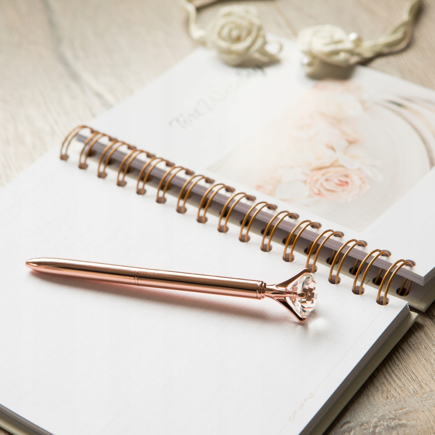 Długopis z diamentem Panny Młodej Kolor dominujący złoty