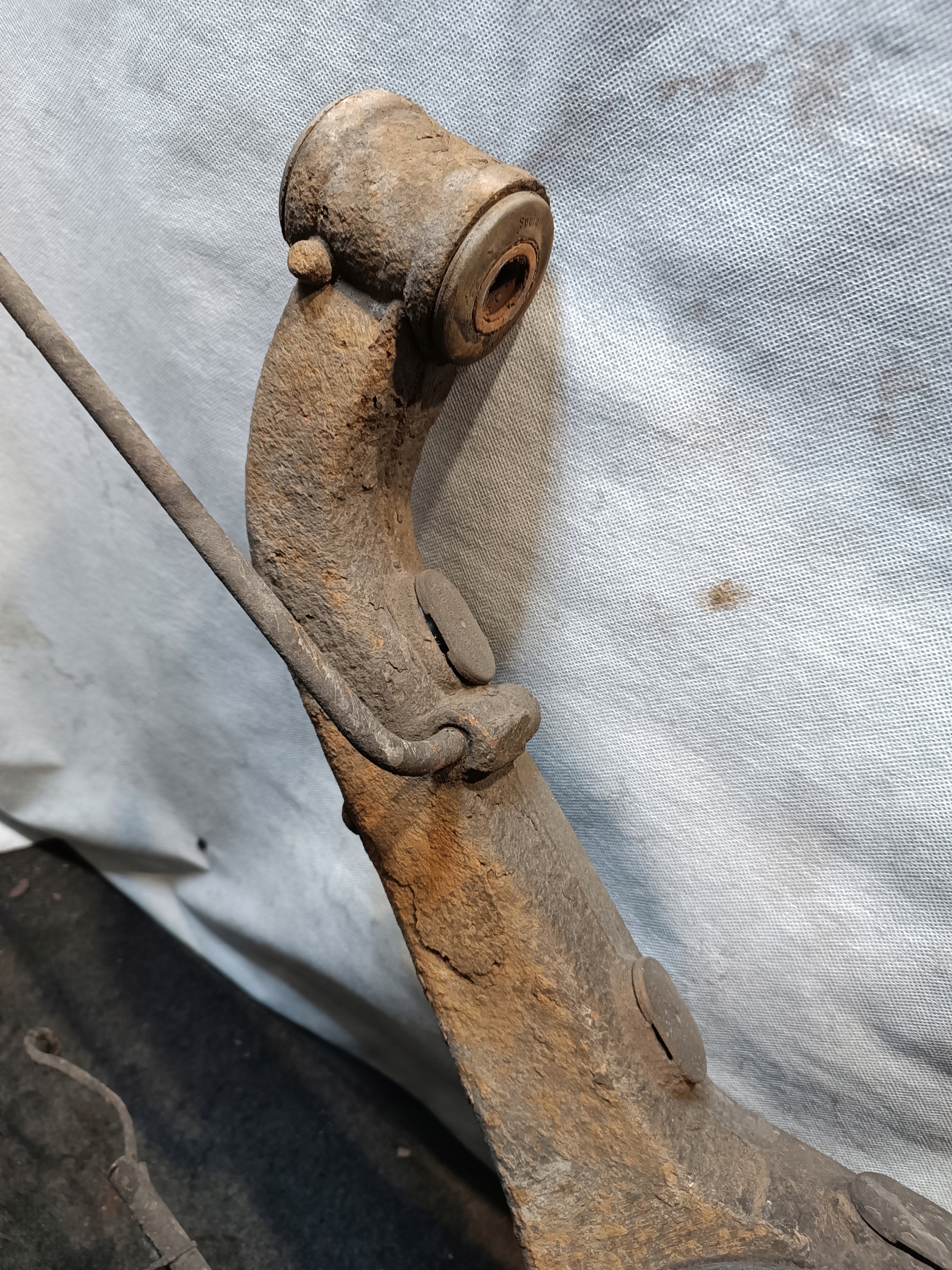 arm swing right rear part MERCEDES VITO 108D 1998r