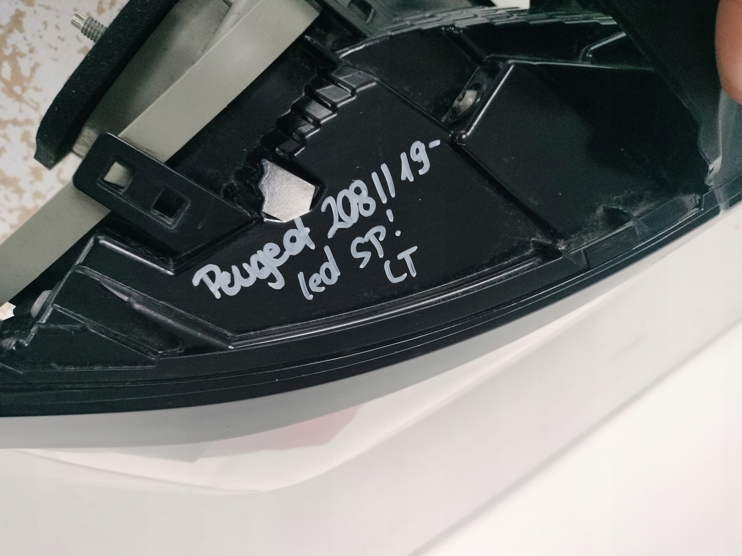 light left rear PEUGEOT 208 19- LED