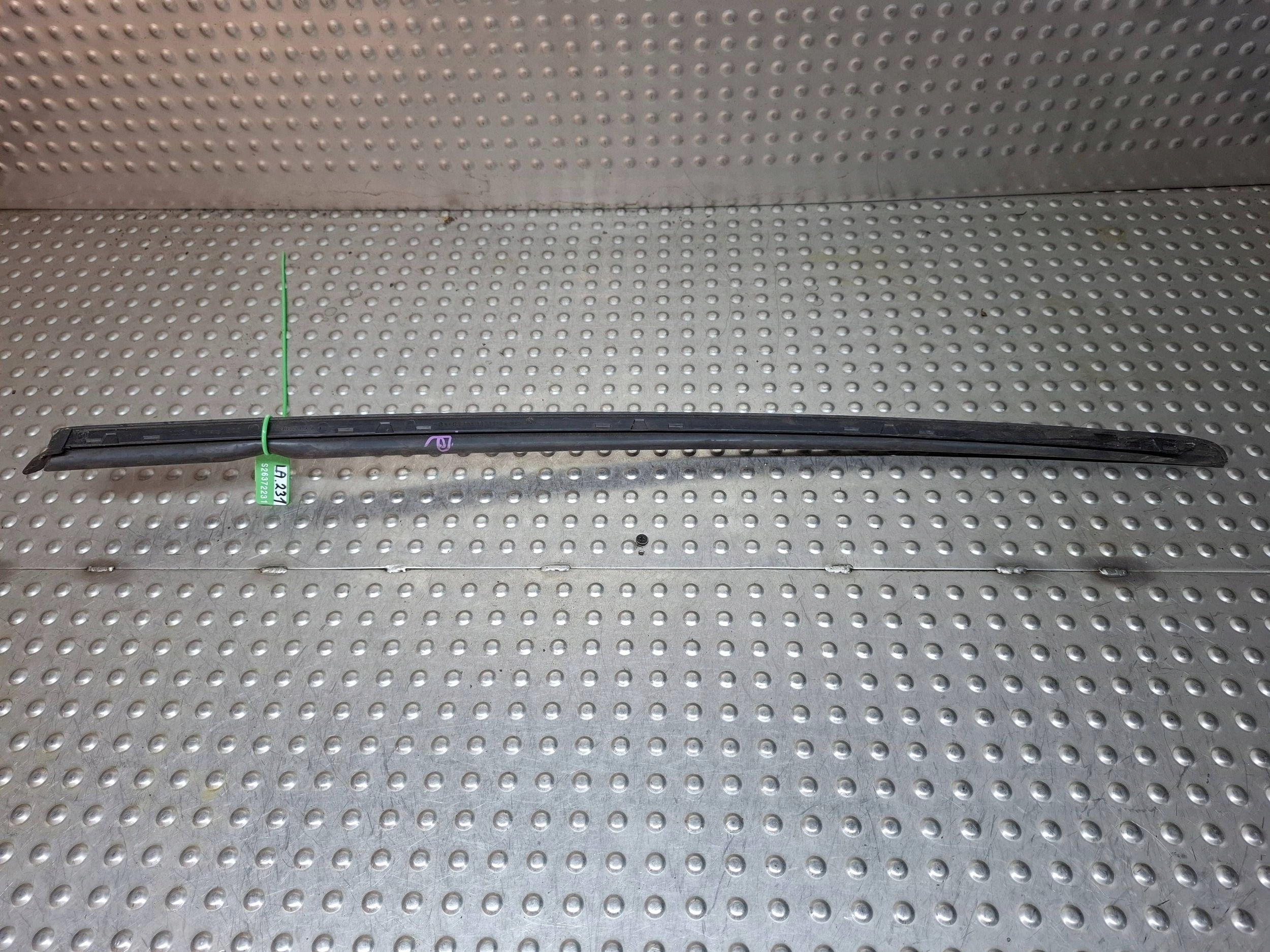 moulding windows CZOLOWEJ left 4H0854327 AUDI A8 S8 4H0