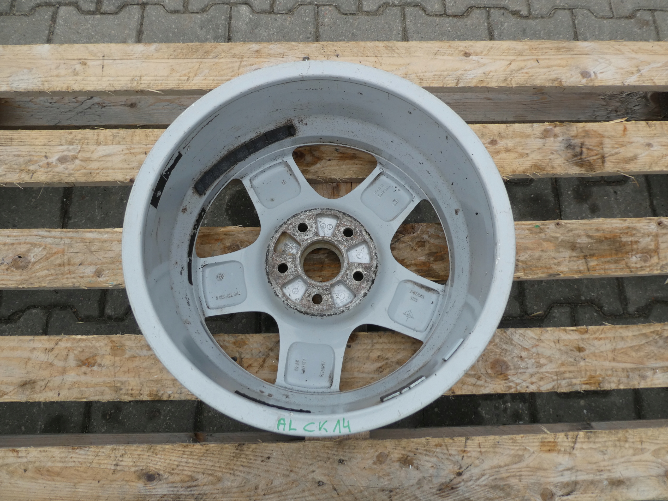 1X disk hliníkový disk VW T5 7H0601025C