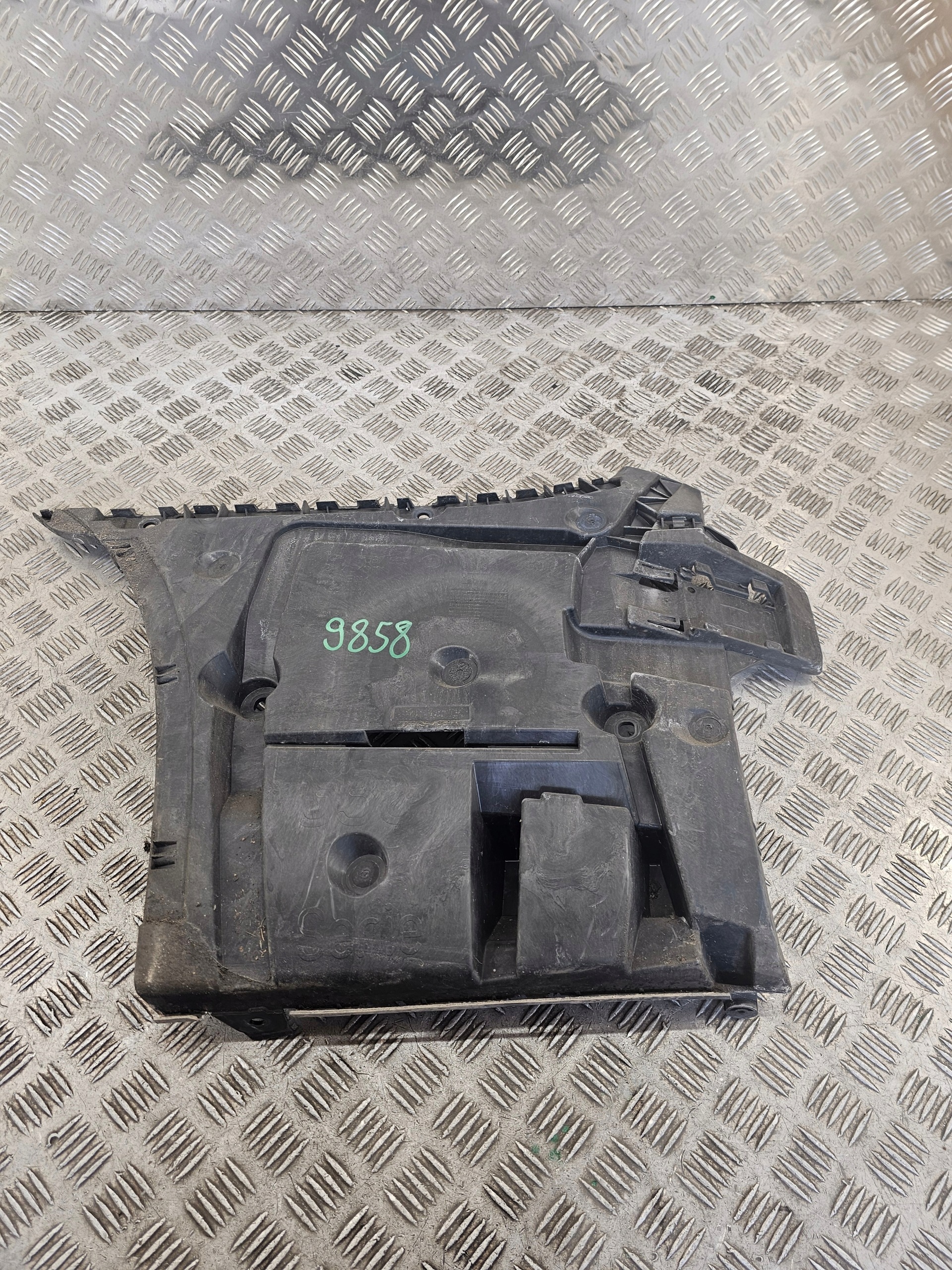 bumper bracket rear part left BMW G30 7387299