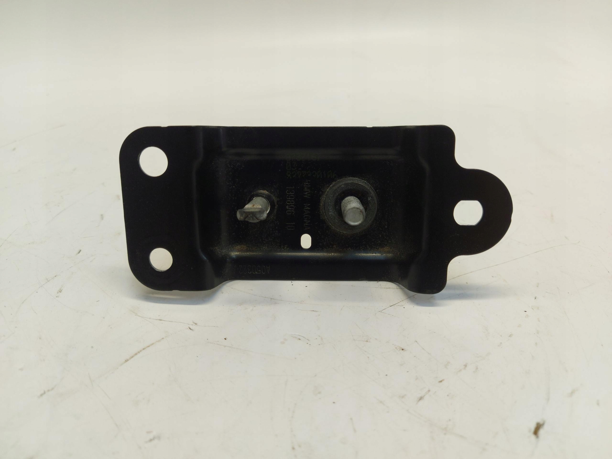 BMW U06 200i Rygiel bonnets right 8737167