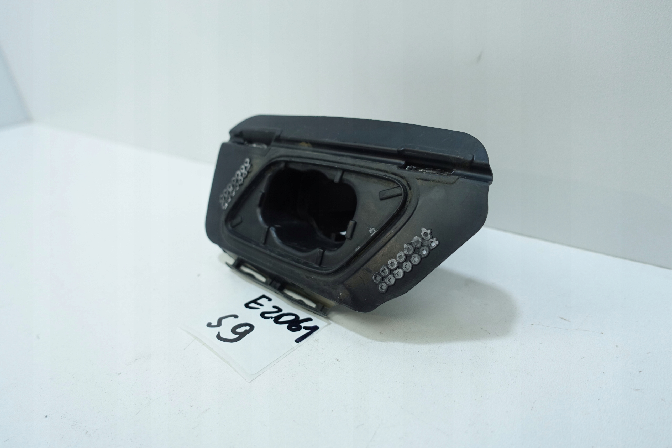 Halter der Spritzdüse links SKODA SUPERB III 15- 3V0807941A
