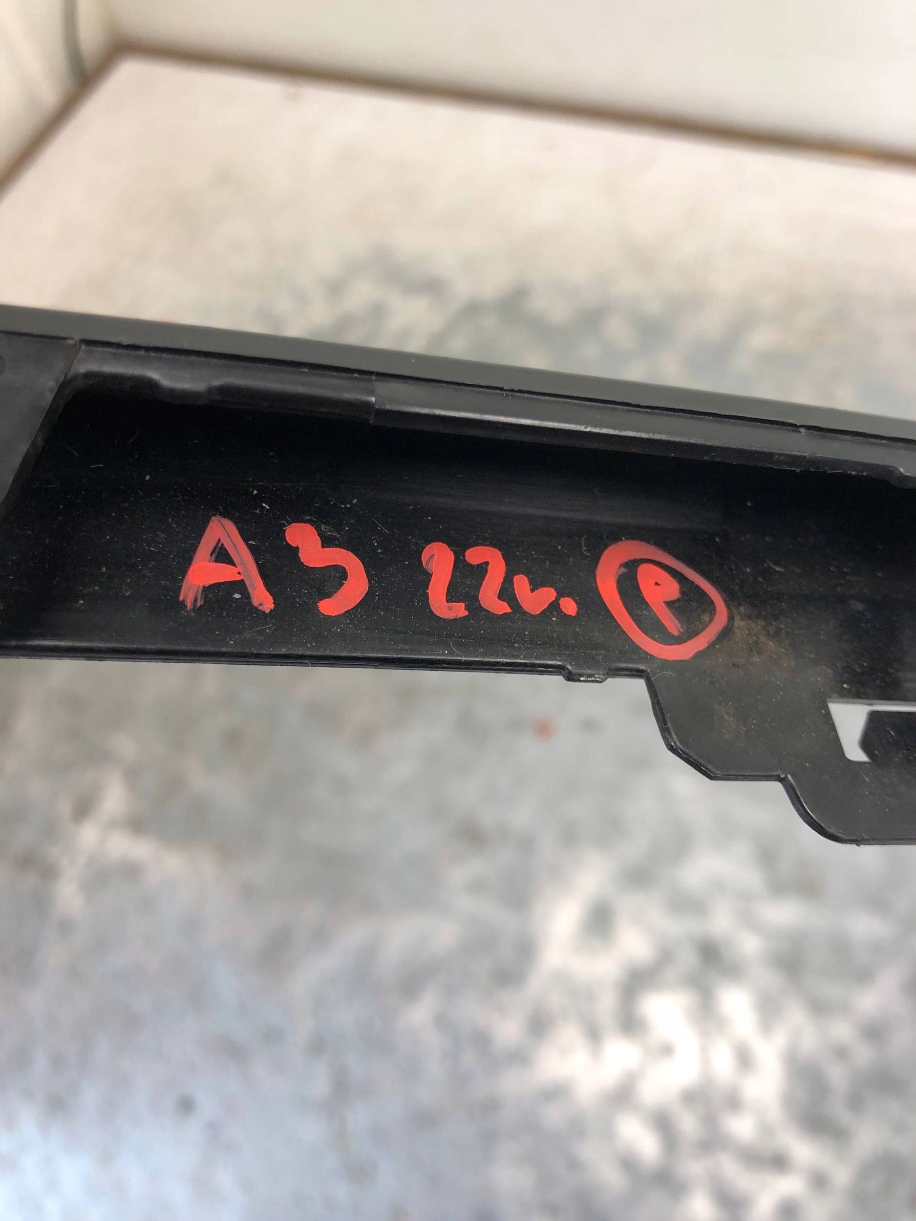 lišta doplněk nárazníku předek AUDI A3 8Y 8Y0807110