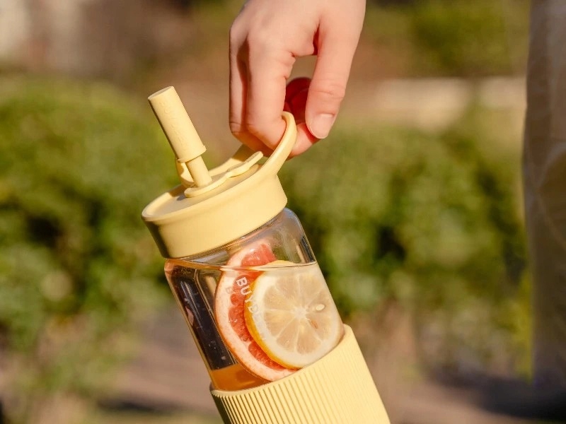 BUYDEEM Szklana butelka ze słomką 550ml, DG425, Mellow Yellow — 8