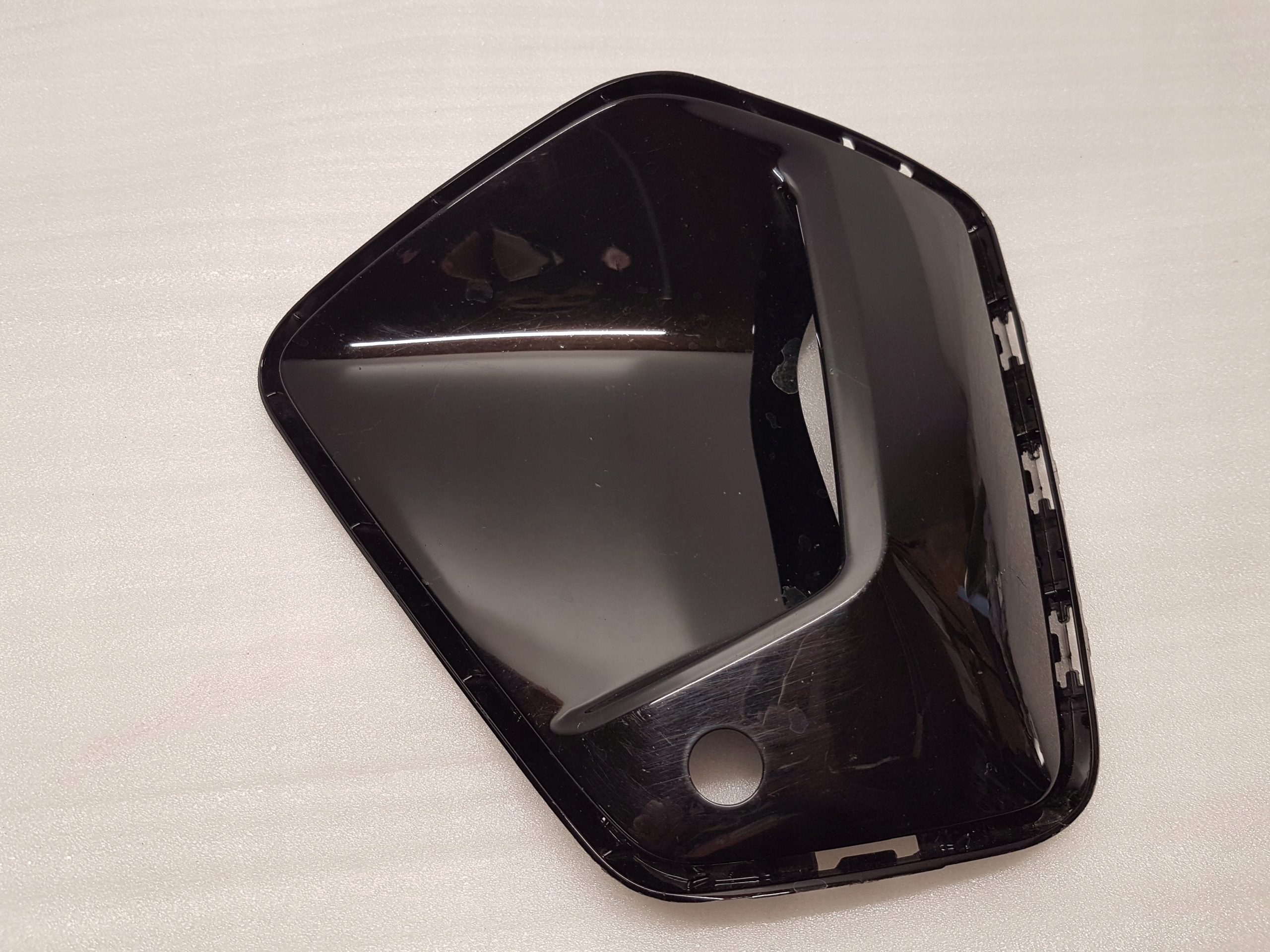 grid of a bumper right front BMW G60 G61 m-packet 8084690