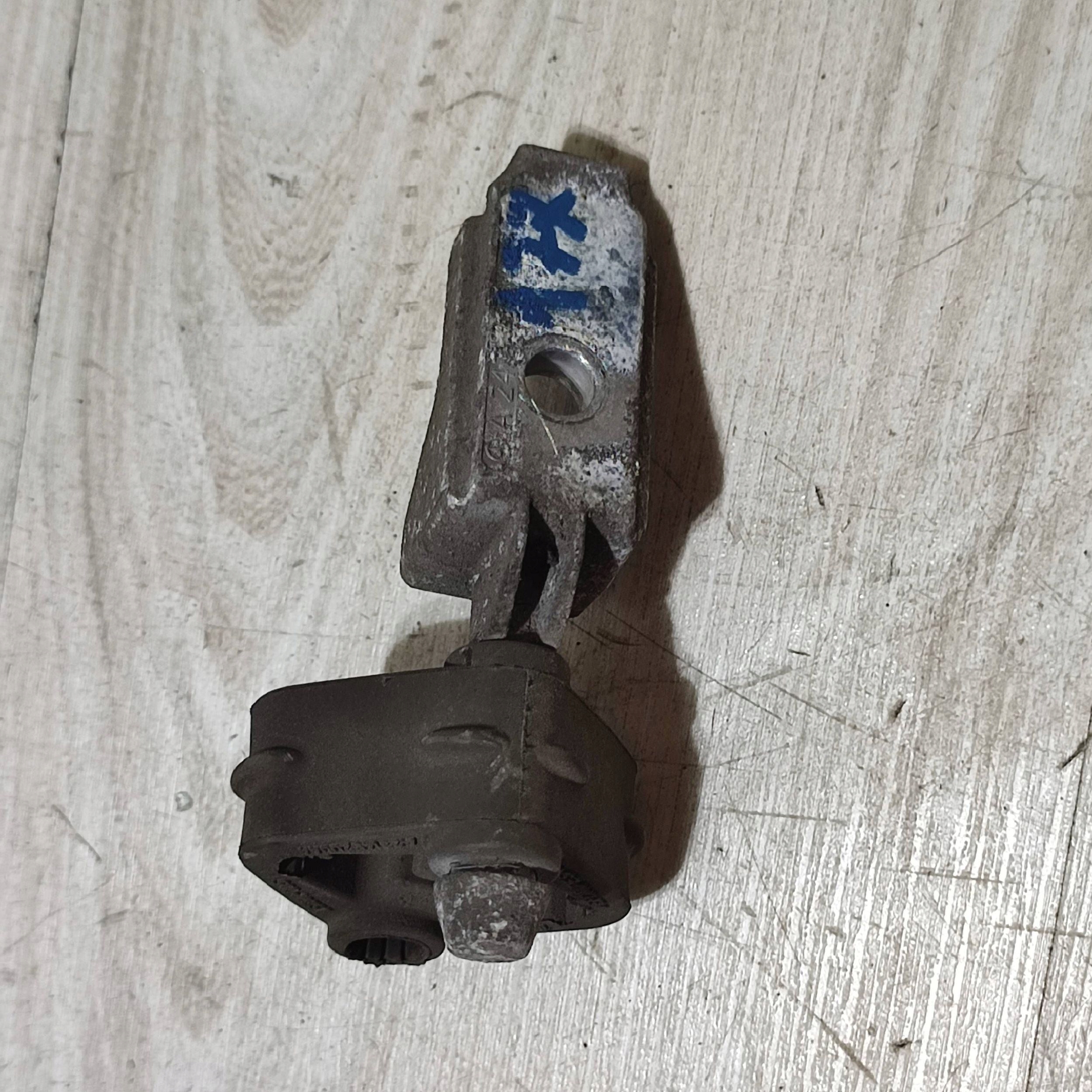Supporto tlumika Mercedes-Benz A W177 A2314920044