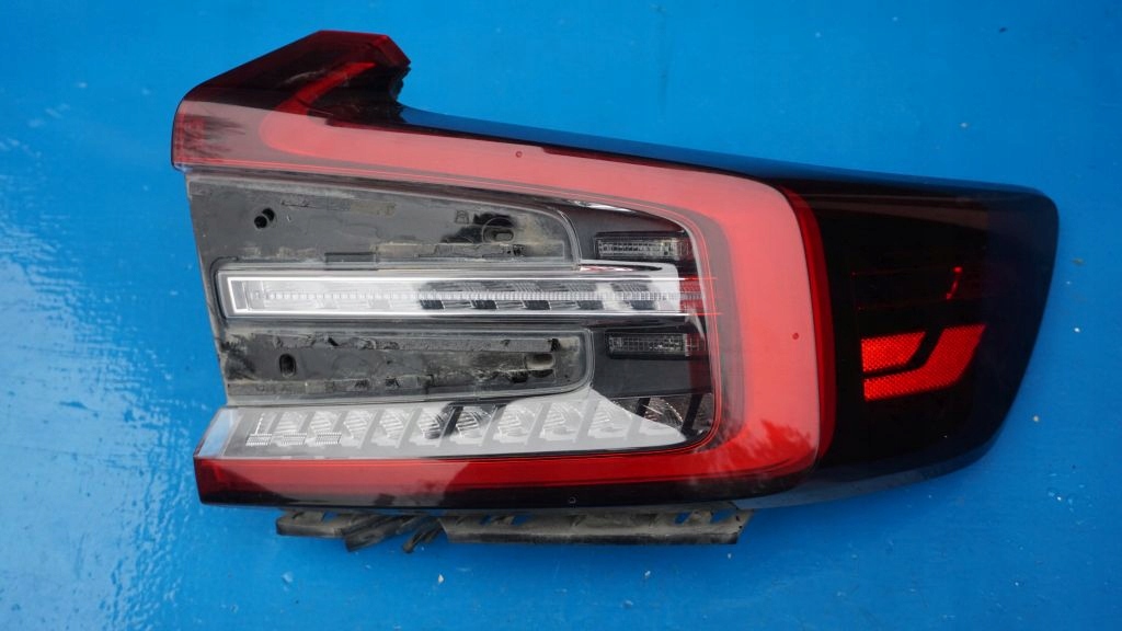 VOLVO C40 - right rear light