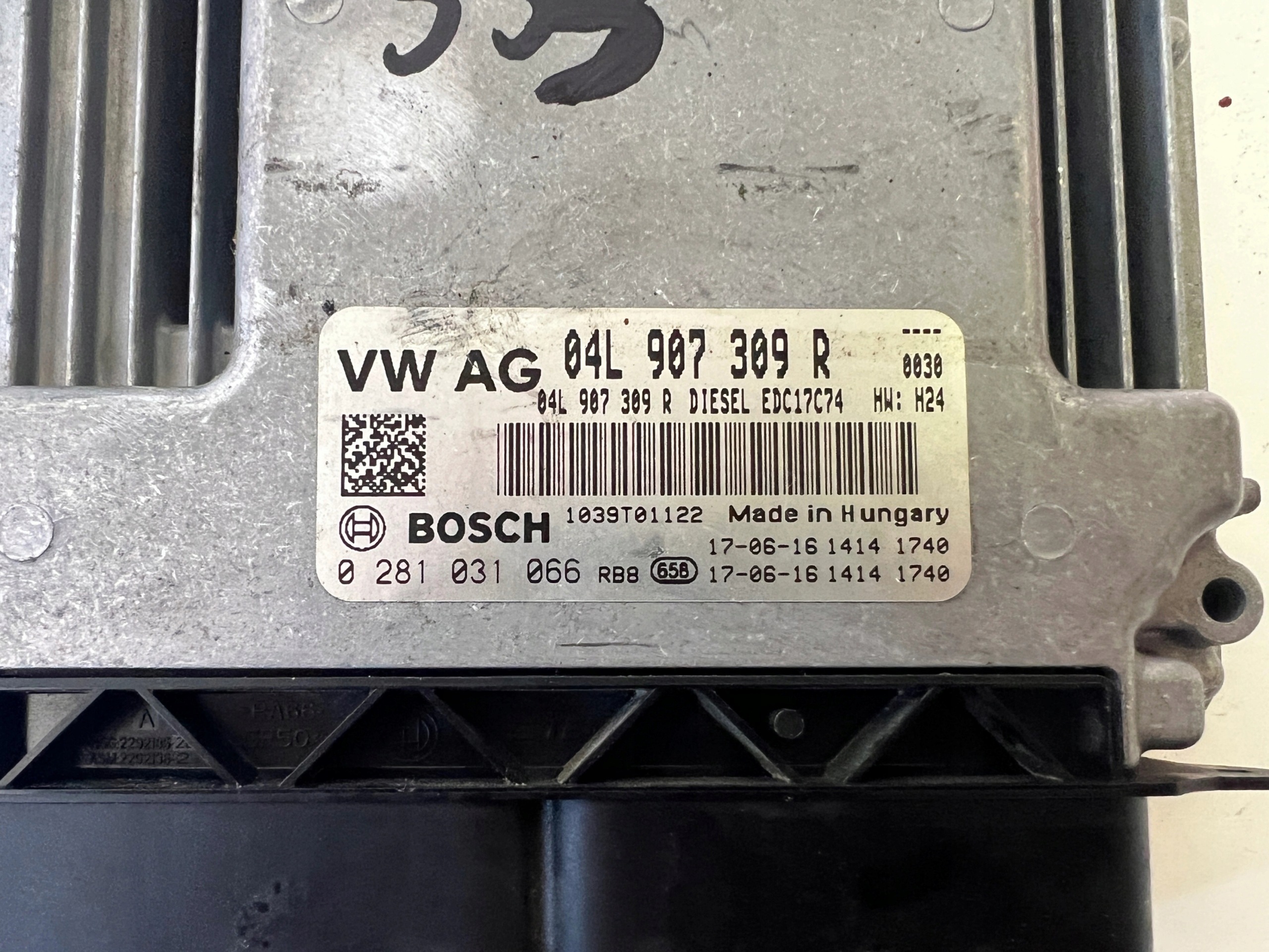 VW PASSAT 1.6 TDI 04L907309R 0281031066 1039T01122 computer ECU control unit