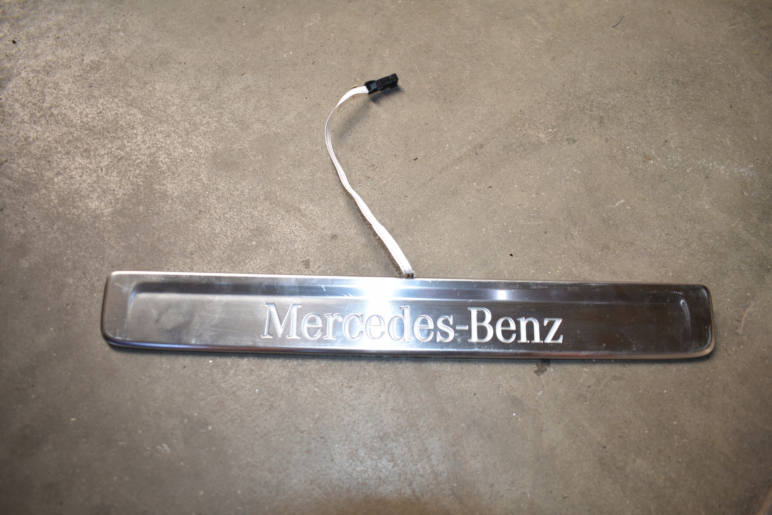 IDEALNA moulding cap of the threshold LED front front MERCEDES W206 1