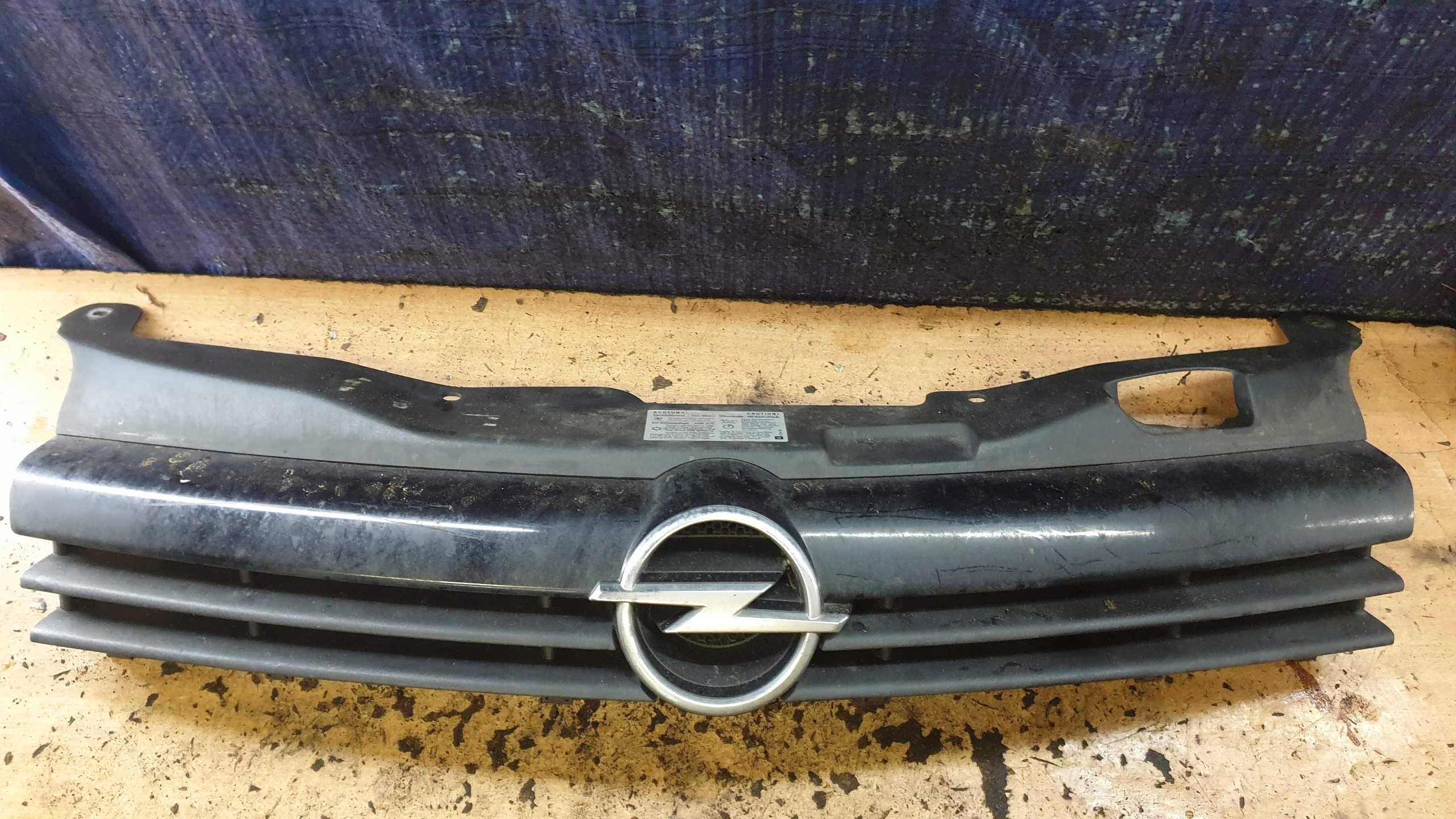 opel ASTRA III H решетка радиатора HB